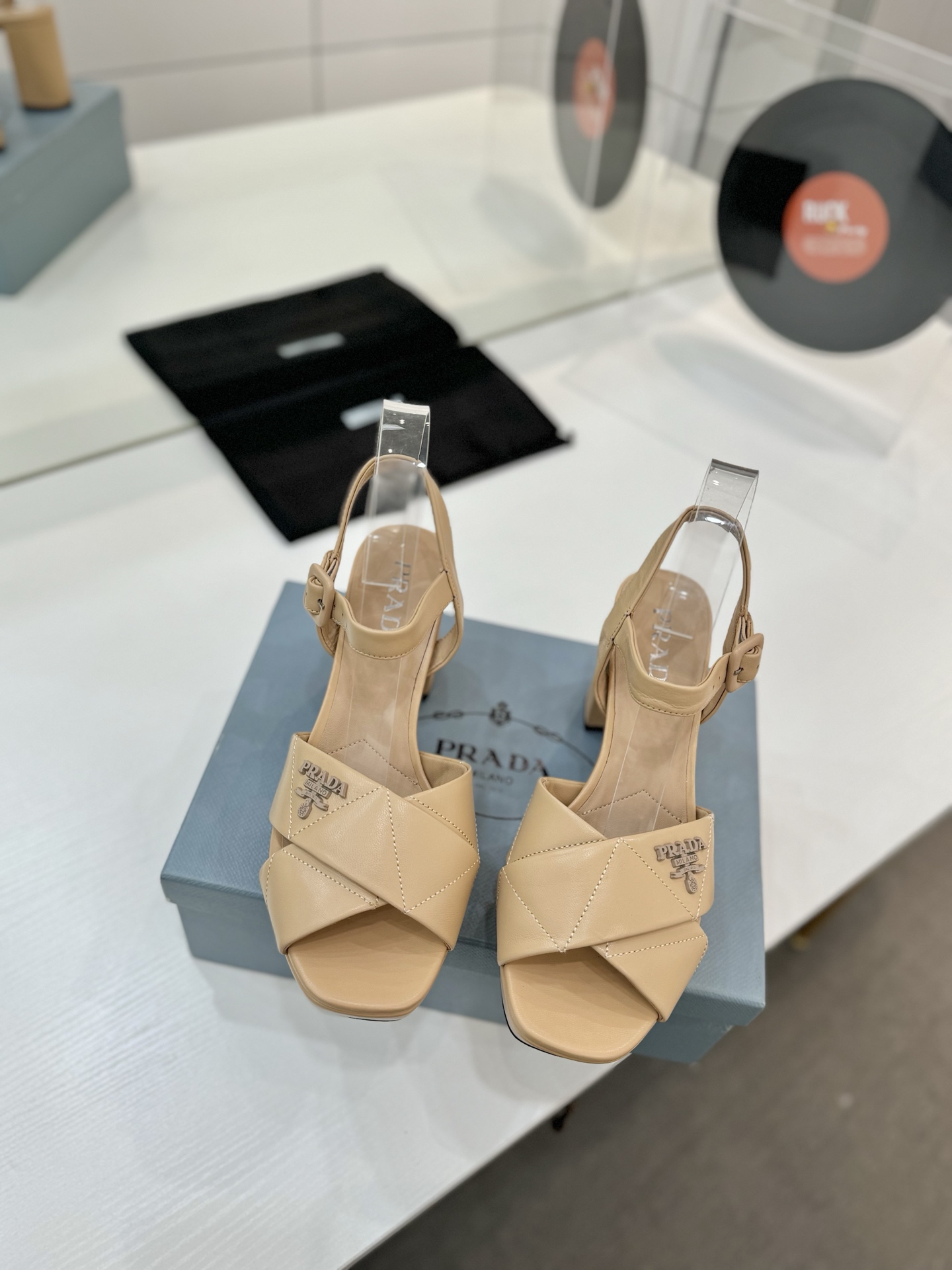 “New Embroidered Roman Thick Sandals Series: Classic Upgrades for Comfy & Fashionable Style at Factory Price 720” - 图片 3