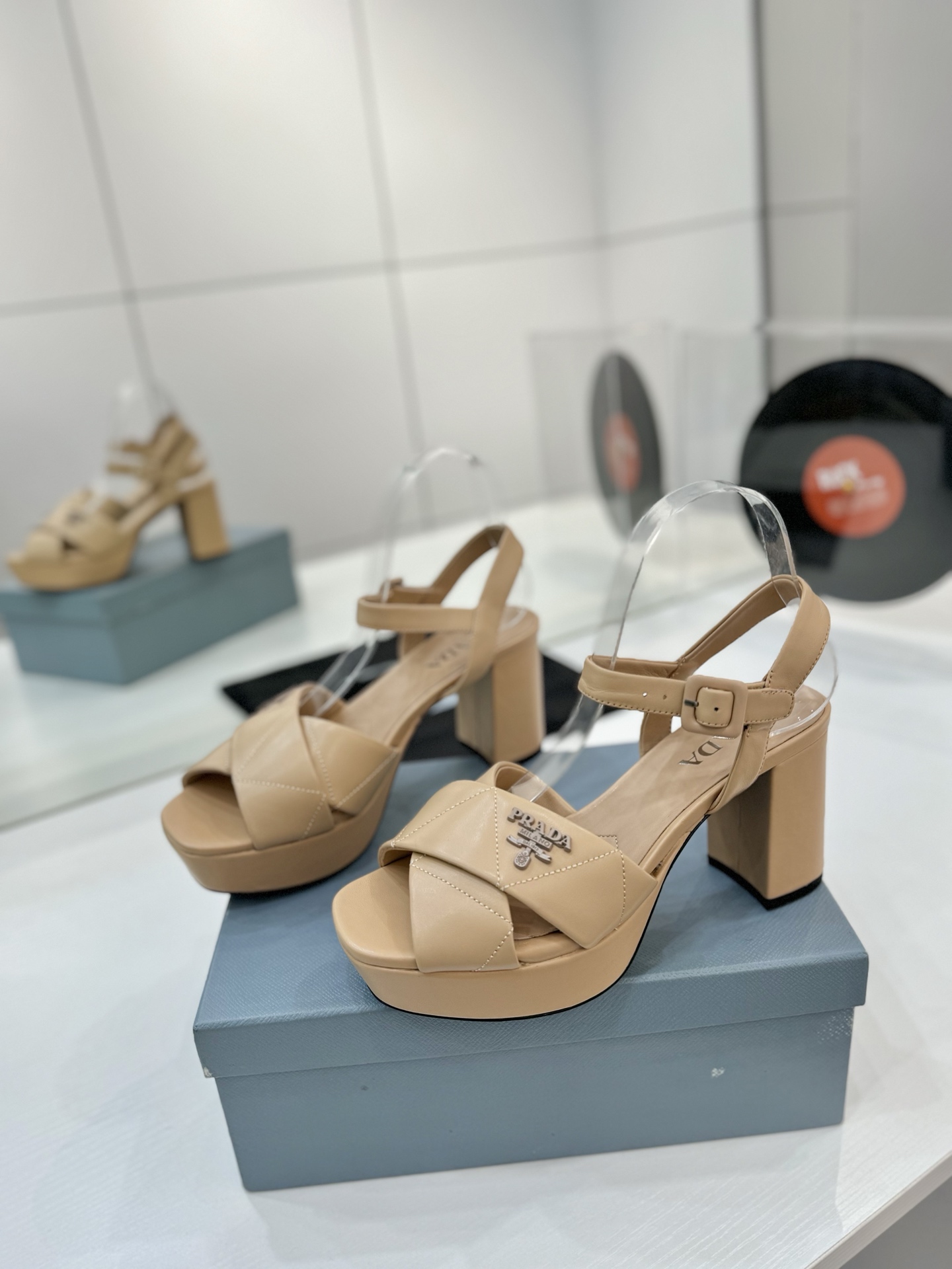 “New Embroidered Roman Thick Sandals Series: Classic Upgrades for Comfy & Fashionable Style at Factory Price 720” - 图片 2