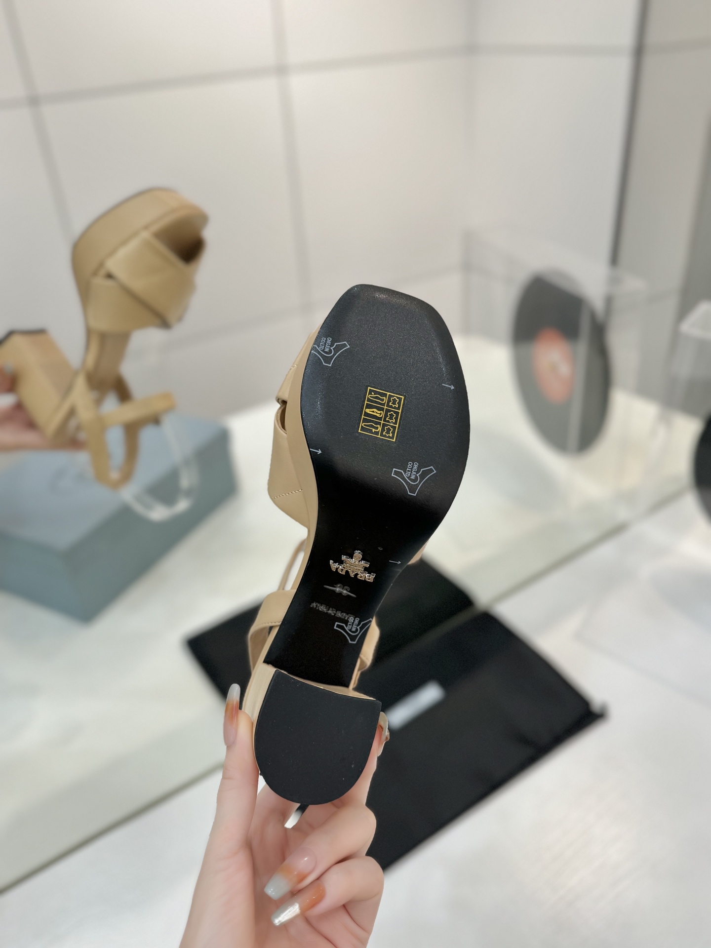 “New Embroidered Roman Thick Sandals Series: Classic Upgrades for Comfy & Fashionable Style at Factory Price 720” - 图片 9