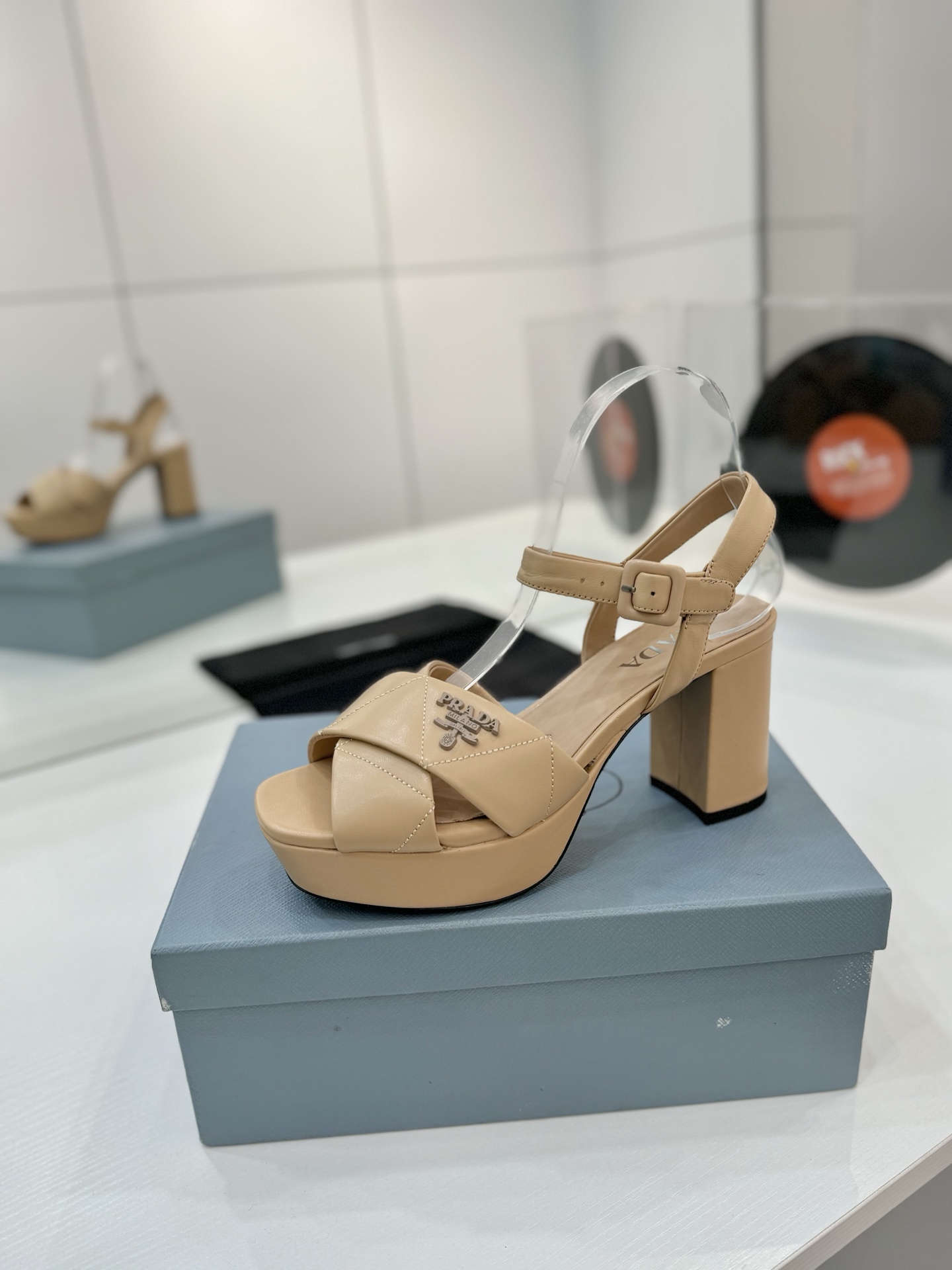 “New Embroidered Roman Thick Sandals Series: Classic Upgrades for Comfy & Fashionable Style at Factory Price 720” - 图片 4