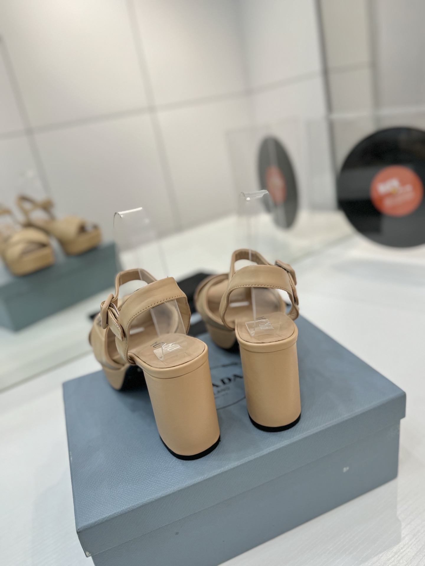 “New Embroidered Roman Thick Sandals Series: Classic Upgrades for Comfy & Fashionable Style at Factory Price 720” - 图片 8