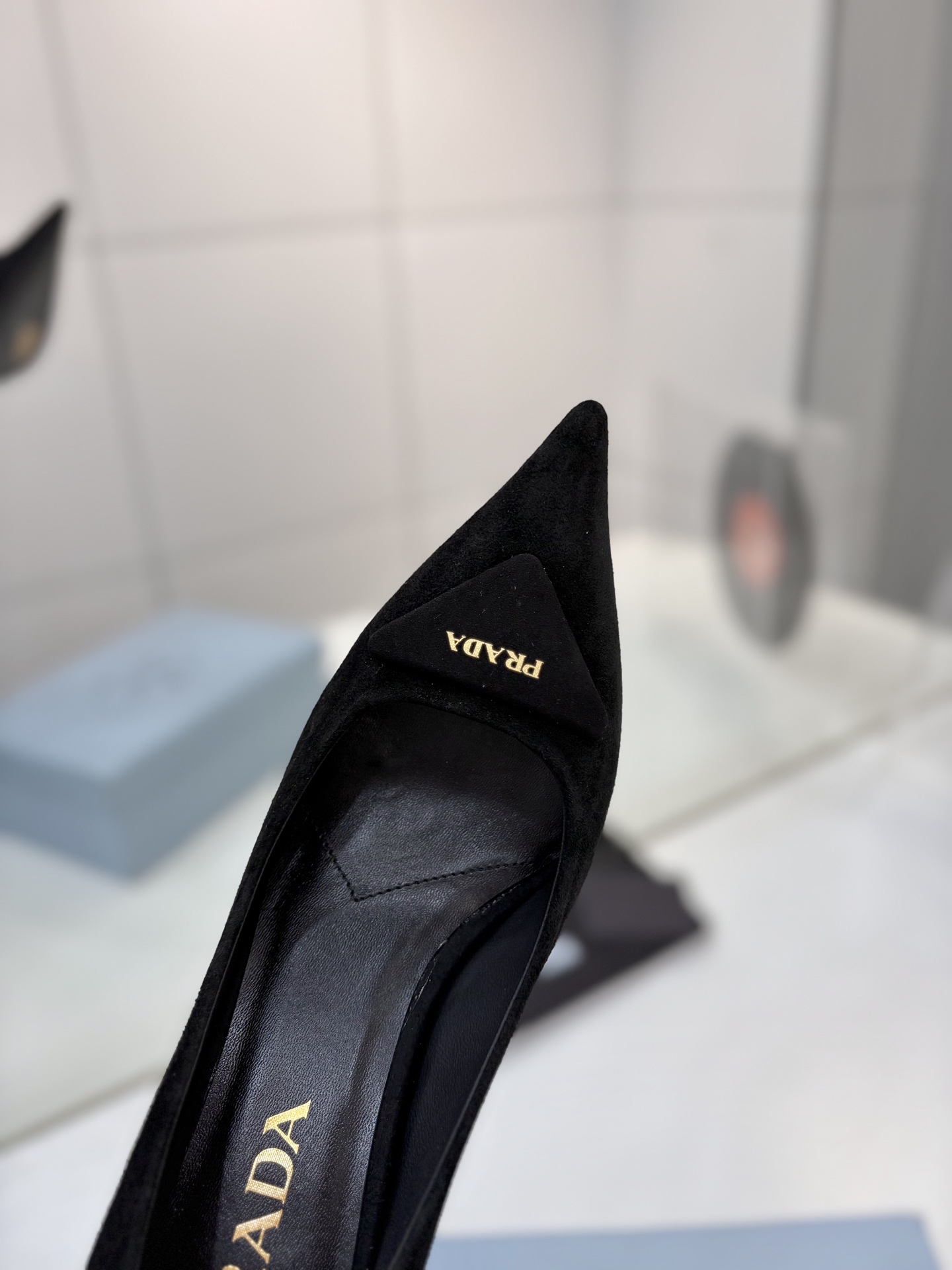 Prada women's shoes 《PRADA 》 LoGo — photo 5