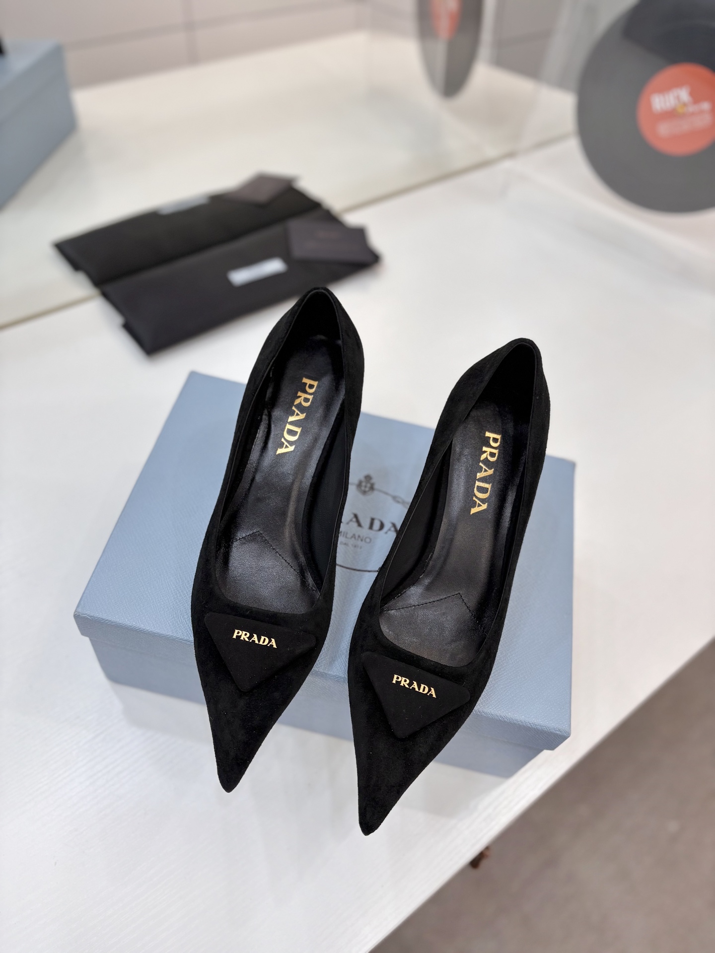Prada women's shoes 《PRADA 》 LoGo — photo 3