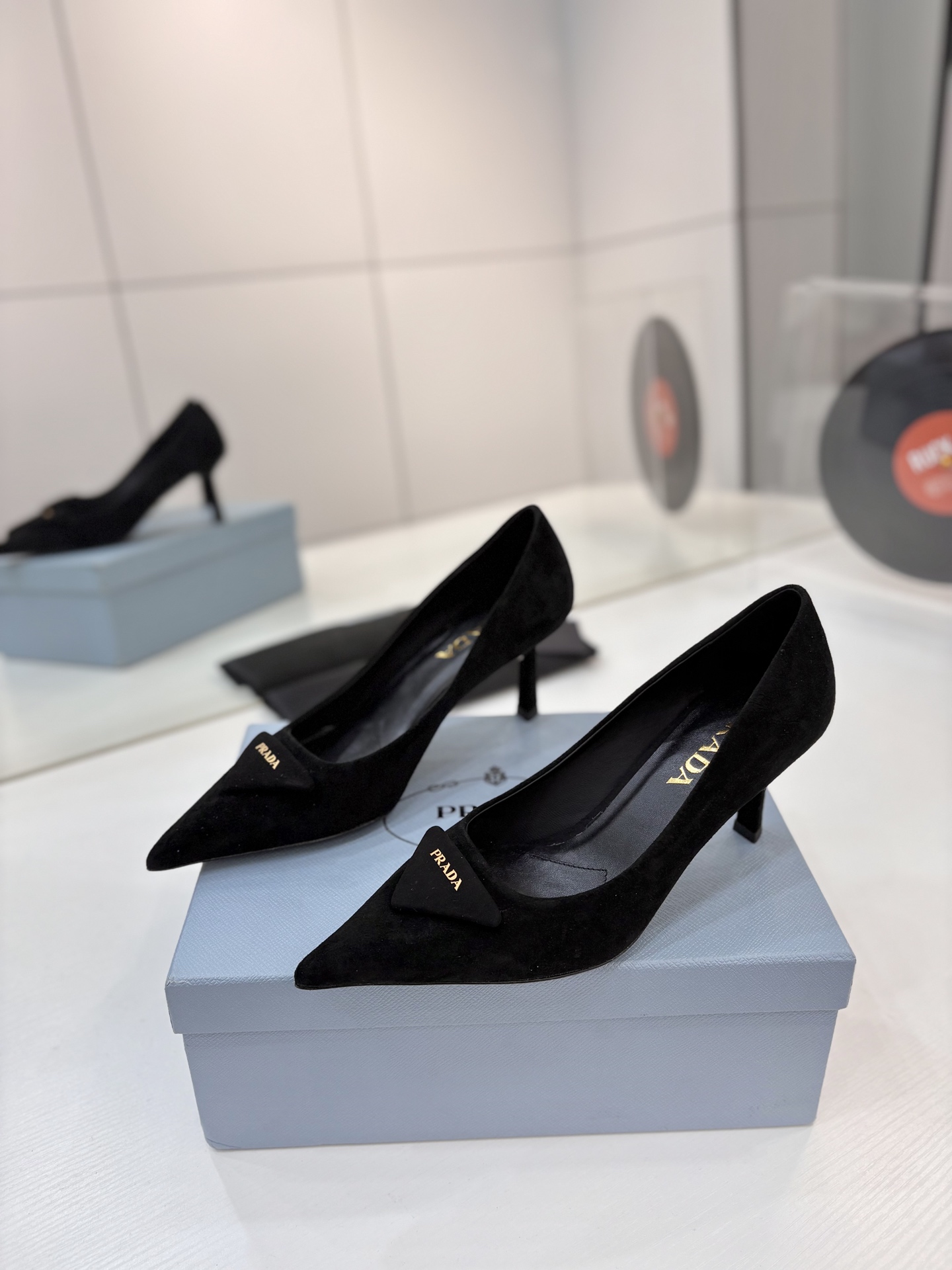 Prada women's shoes 《PRADA 》 LoGo — photo 2