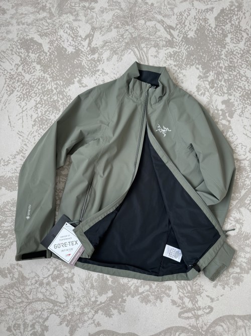 Arc'teryx Solano Gore-Tex Infinium Hoody Windproof Softshell Jacket 1 Arc'teryx Solano Gore-Tex Infinium Hoody Windproof Softshell Jacket