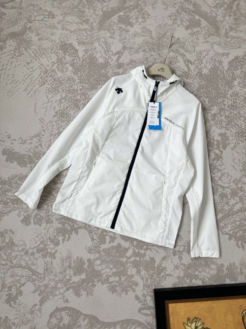 Products 24 Descente Men's Training Hooded Jacket - Lightweight & Breathable