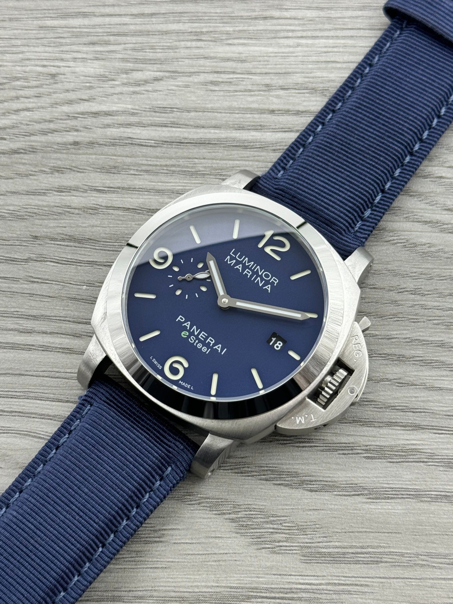 NO:755319,Brand Panerai - PANERAI PAM type men's top watch series LUMINOR PAM movement fully automatic mechanical movement case 316L stainless steel case mirror mineral-strengthened glass belt imported genuine cowhide strap/natural rubber strap excellent and extraordinary, full of men's charm size diameter 44mm real picture taken real picture,,,cowhide19860909品牌沛纳海--PANERAI PAM 类型男士顶级腕表 系列 LUMINOR PAM 机芯全自动机械机芯 表壳316L精钢表壳 镜面矿物强化玻璃 皮带进口真牛皮表带/天然橡胶带 卓越非凡 尽显男士魅力  尺寸直径44mm 实物图拍摄真实实物图,,,cowhide,Watch