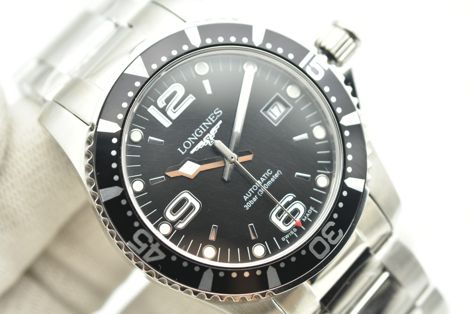 NO:387793,Produced by TW White Shell TW Factory Explore the mystery of Longines LONGINES The sporty and elegant Longines Comcas Series LM1 watch is newly launched [Case] ​​The perfect size of 41MM is matched with the sharp-lined steel case, combining elegant style with delicate sports business. Ceramic and steel bezels, crown protection design, self-tied diving extension device, high-quality performance and cool appearance design have won the love of many sports lovers  [Dial] Classic black, green, blue and gray. The dial's sun pattern texture is matched with silver-plated polished hands to make time reading clearer. The entire series has gold, rose gold and steel case colors for matching and rotating. [Watch strap] The double-folding safety clasp, whether it is a multi-color rubber strap or a stainless steel strap, can provide higher safety operation. The four materials of stainless steel strap, rubber strap, steel rose gold strap, and steel gold strap are matched with dials of different colors. The Comcas series is integrated to create an excellent sports and elegant style that can meet the needs of picky sports business watch friends!  The best luxury recommendation for gifts, please identify TW exclusive quality, longines, gold, gold plating19860909TW 出品 白壳金壳  TW Factory 探寻浪琴 LONGINES 康卡斯 潜水系列的奥秘 运动优雅的浪琴康卡斯系列 LM1 腕表全新上线【表壳】41MM的完美尺寸搭配线条凌厉的精钢表壳,将优雅格调与运动商务细腻的融合一起.陶瓷及精钢表圈、表冠防护设计、自蒂潜水延展装置,优质的性能及炫酷的外观设计赢得了众多运动爱 好者的喜爱 【表盘】经典黑色、绿色、蓝色、灰色四种颜色,表盘太阳饰纹的纹理,配以镀银抛光指针,使时间的阅读更加清晰.全系更有黄金、玫瑰金、精钢表壳颜色可供搭配旋转.【表带】双折叠安全表扣无论是多色橡胶表带还是精钢表带,都可提供更高安全操作性.精钢表带、橡胶表带、精钢镀玫金表带、精钢镀金表带四种材质,跟不同颜色表盘搭配出无限可能. 融合打造了卓越运动与优雅格调的康卡斯系列 可满足挑剔的运动商务表友的需求！送礼最佳奢华推荐请认准TW独家品质,,longines,gold,gold plating,Watch