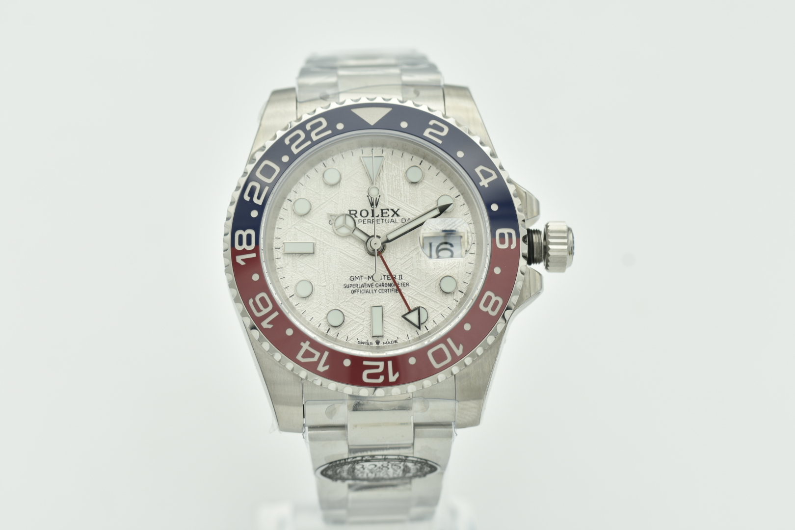 NO:393721,SJ produced black basket, red and blue blue blueberry ring C Rolex ROLEX CM3 C factory jump code GMT Greenwich upgraded version. It uses authentic consistent 904L steel, and the integrated ceramic platinum ring port is consistent with the authentic one. The new 3285 integrated movement. Synchronizes the authentic GMT needle through forward and reverse adjustment of time and calendar, and the accessories are universal original. 904L steel case bracelet, sapphire mirror, super luminous, two-way ceramic rotary bezel, folding buckle. SJ exquisitely recommends men's mechanical watch, rolex19860909SJ出品 黑篮 红蓝 蓝莓圈  C 劳力士 ROLEX CM3 C厂跳码 GMT格林尼治升级版.采用正品一致904L钢材,一体成形的陶瓷白金字体圈口与正品一致.全新3285一体机芯.同步正品GMT针通过正反调时间及日历,配件通用原装.904L钢表壳表链,蓝宝石镜面,超级夜光,双向陶瓷旋转表圈,折叠表扣.SJ精致推荐男士机械腕表,,rolex,Watch