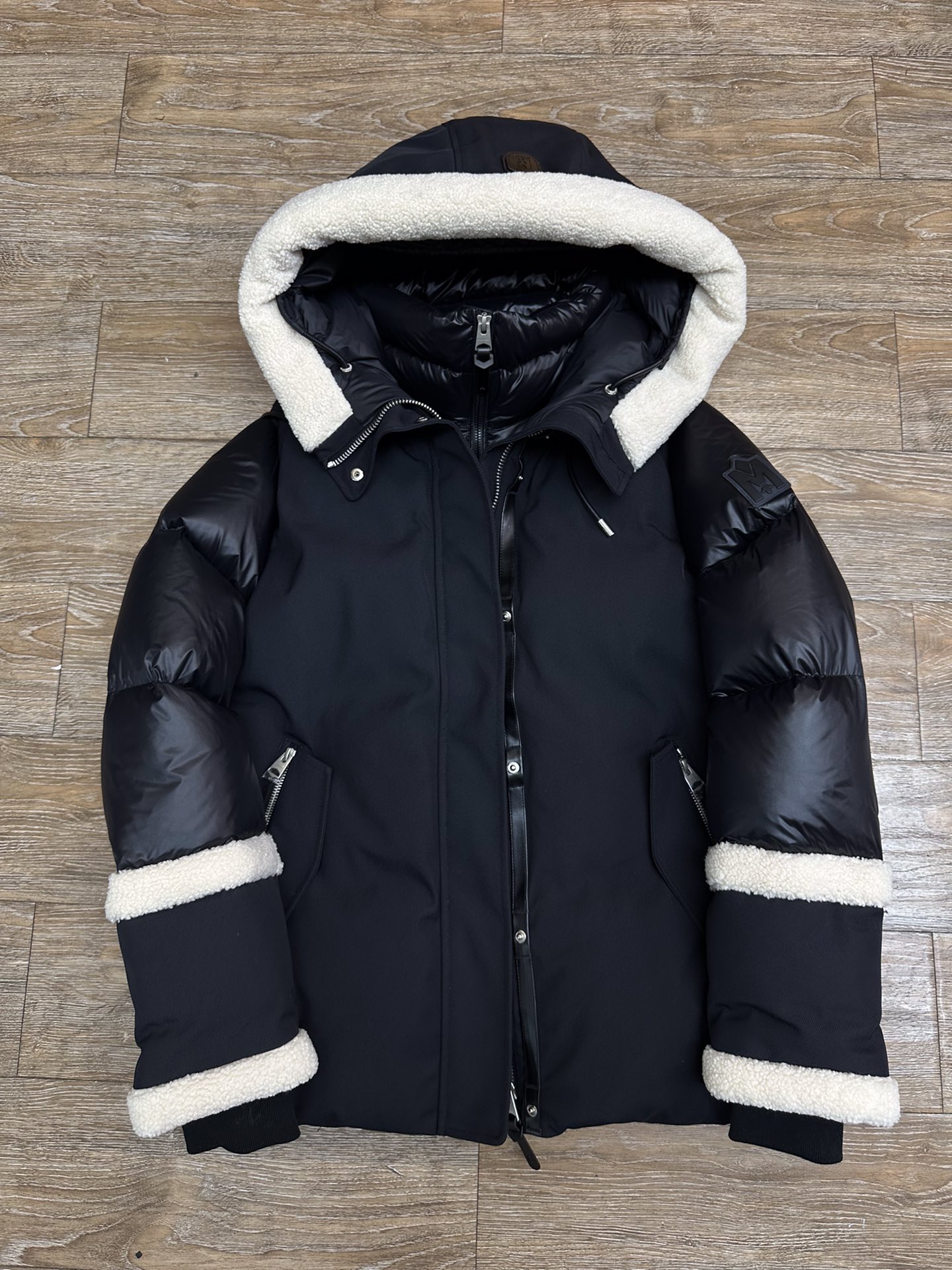 NO:639337,High-end M CYRAH two-in-one spliced ​​thickened warm and cold-proof parka down jacket, twill fabric with glossy material, wide hem with hidden zippers on both sides, can create different silhouettes casually, rich in layers and fashionable. 90 duck down, black, white S-XL, women's clothing, down jacket, alexander wang19860909高端M CYRAH二合一拼接加厚保暖防寒派克羽绒服,斜纹面料搭配亮面材质,宽大的下摆两侧设有隐藏拉链,可随性打造不一样的廓形,丰富层次高和时尚度.90鸭绒,黑色、白色S-XL,女装,down jacket,alexander wang,Women's clothing