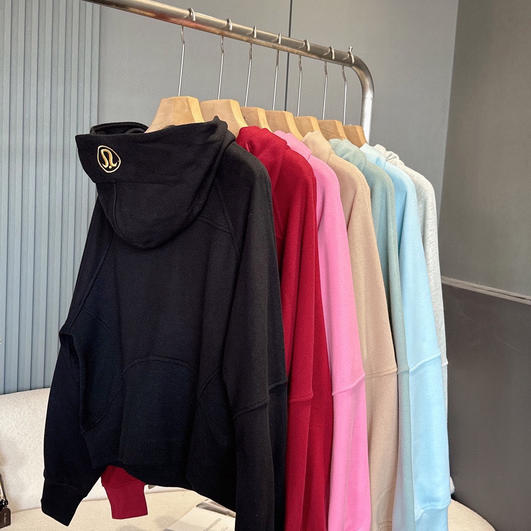 半拉链天蓝色,露露半拉链款连帽卫衣,秋冬超实用的可以单穿,可以搭配到大衣和羽绒服里面叠穿,还是高领连帽款的,冷的时候把帽子扣头上保暖又时尚 7