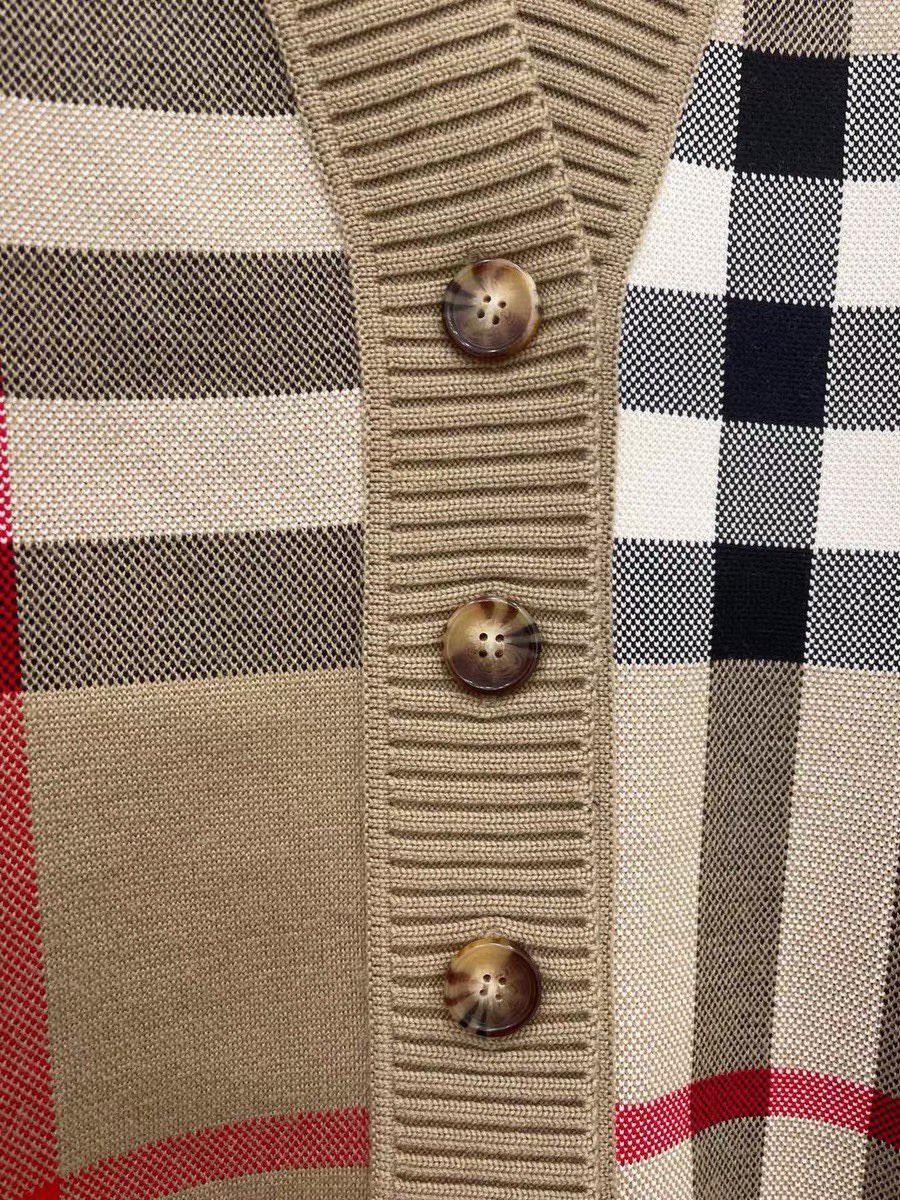 Women’s Plaid and Letter Motif V-Neck Knit Cardigan - Comprehensive 3
