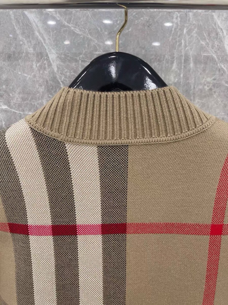Women’s Plaid and Letter Motif V-Neck Knit Cardigan - Comprehensive 6