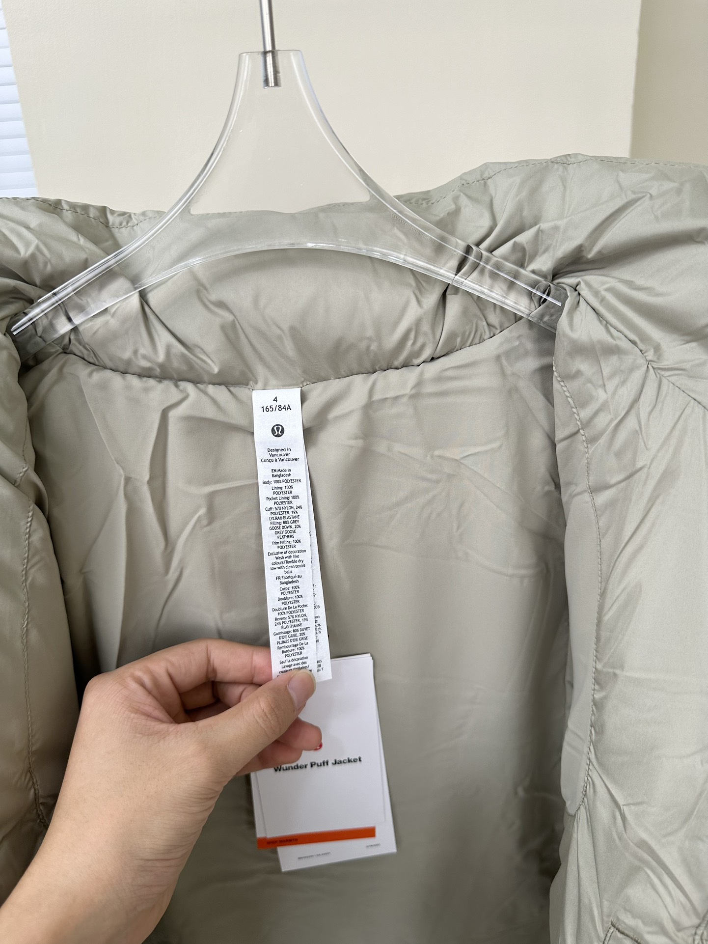 💰580【顶级版本】
𝐋𝐮𝐥𝐮𝐥𝐞𝐦𝐨𝐧 𝐖𝐮𝐧𝐝𝐞𝐫 𝐏𝐮𝐟𝐟 五格 泡芙羽绒服
颜色:黑色 骨白 电光紫 亚麻 咖啡 森林绿 粘土粉
尺码 2码 4码 6码 8码 10码
❶面料:原版定织定染,面料有两个颜色需要不同光线角度看,区别市面通货替代布染出来的只有一个色并存色差非常大!
❷填充:五格采新国标80纯白白鸭绒280克左右
❸辅料:logo采用硅胶非市面塑胶,扣子拉链颜色跟布色定染,原版开发三标齐全,注意⚠️市面很多青岛 广州货都是公版自印,拉链水洗标领标没有logo!
❹做工:国内知名运动品牌代工厂拥有十多条生产线,私下开发两条线生产线给我们加工,大厂品控严格可以放心主推。