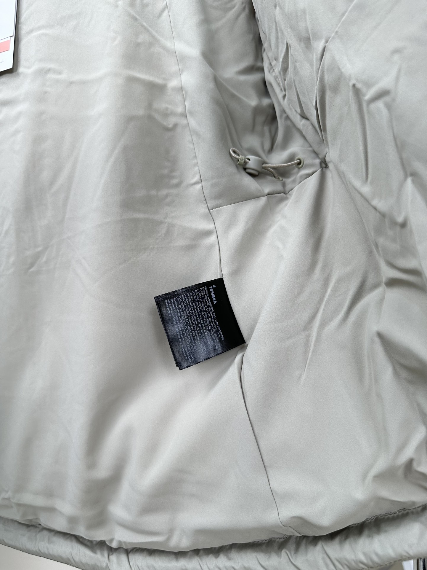 💰580【顶级版本】
𝐋𝐮𝐥𝐮𝐥𝐞𝐦𝐨𝐧 𝐖𝐮𝐧𝐝𝐞𝐫 𝐏𝐮𝐟𝐟 五格 泡芙羽绒服
颜色:黑色 骨白 电光紫 亚麻 咖啡 森林绿 粘土粉
尺码 2码 4码 6码 8码 10码
❶面料:原版定织定染,面料有两个颜色需要不同光线角度看,区别市面通货替代布染出来的只有一个色并存色差非常大!
❷填充:五格采新国标80纯白白鸭绒280克左右
❸辅料:logo采用硅胶非市面塑胶,扣子拉链颜色跟布色定染,原版开发三标齐全,注意⚠️市面很多青岛 广州货都是公版自印,拉链水洗标领标没有logo!
❹做工:国内知名运动品牌代工厂拥有十多条生产线,私下开发两条线生产线给我们加工,大厂品控严格可以放心主推。