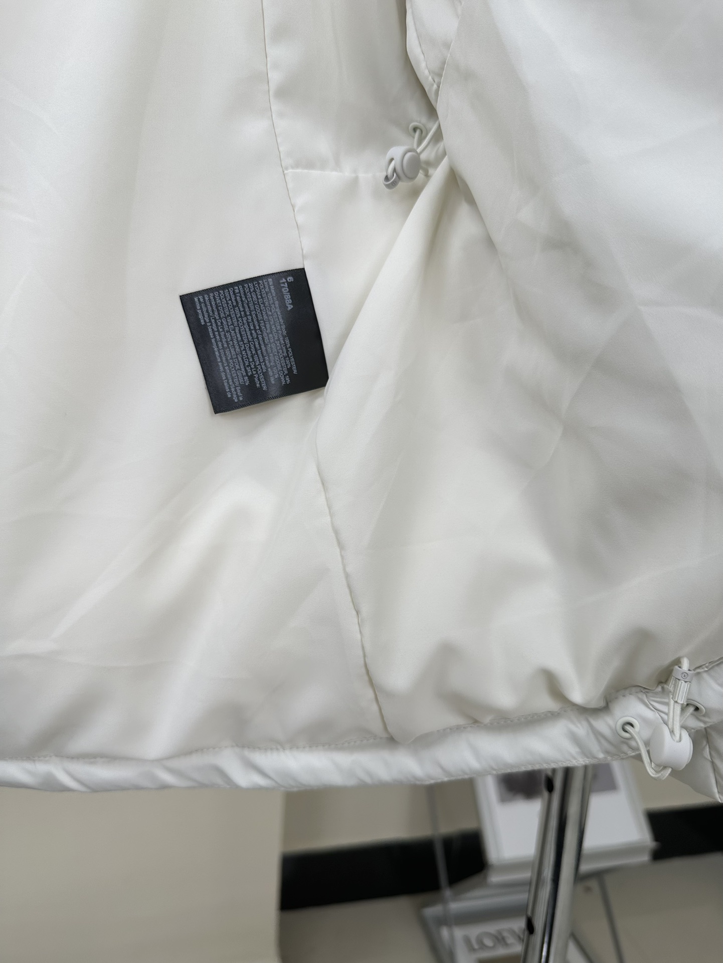 💰580【顶级版本】
𝐋𝐮𝐥𝐮𝐥𝐞𝐦𝐨𝐧 𝐖𝐮𝐧𝐝𝐞𝐫 𝐏𝐮𝐟𝐟 五格 泡芙羽绒服
颜色:黑色 骨白 电光紫 亚麻 咖啡 森林绿 粘土粉
尺码 2码 4码 6码 8码 10码
❶面料:原版定织定染,面料有两个颜色需要不同光线角度看,区别市面通货替代布染出来的只有一个色并存色差非常大!
❷填充:五格采新国标80纯白白鸭绒280克左右
❸辅料:logo采用硅胶非市面塑胶,扣子拉链颜色跟布色定染,原版开发三标齐全,注意⚠️市面很多青岛 广州货都是公版自印,拉链水洗标领标没有logo!
❹做工:国内知名运动品牌代工厂拥有十多条生产线,私下开发两条线生产线给我们加工,大厂品控严格可以放心主推。