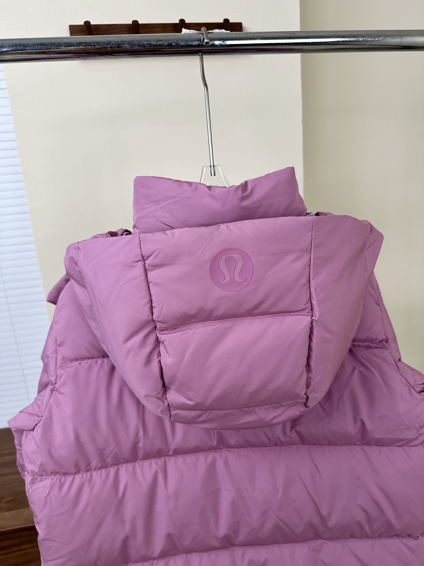 💰500【顶级版本】
𝐋𝐮𝐥𝐮𝐥𝐞𝐦𝐨𝐧 𝐖𝐮𝐧𝐝𝐞𝐫 𝐏𝐮𝐟𝐟 四格羽绒服

颜色：黑色 象牙白 亚麻 丝绒粉

尺码 4码 6码 8码 10码

好东西不需要文案！


