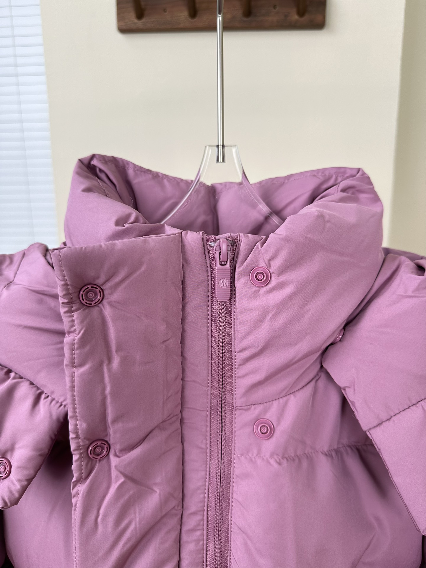 💰500【顶级版本】
𝐋𝐮𝐥𝐮𝐥𝐞𝐦𝐨𝐧 𝐖𝐮𝐧𝐝𝐞𝐫 𝐏𝐮𝐟𝐟 四格羽绒服

颜色：黑色 象牙白 亚麻 丝绒粉

尺码 4码 6码 8码 10码

好东西不需要文案！


