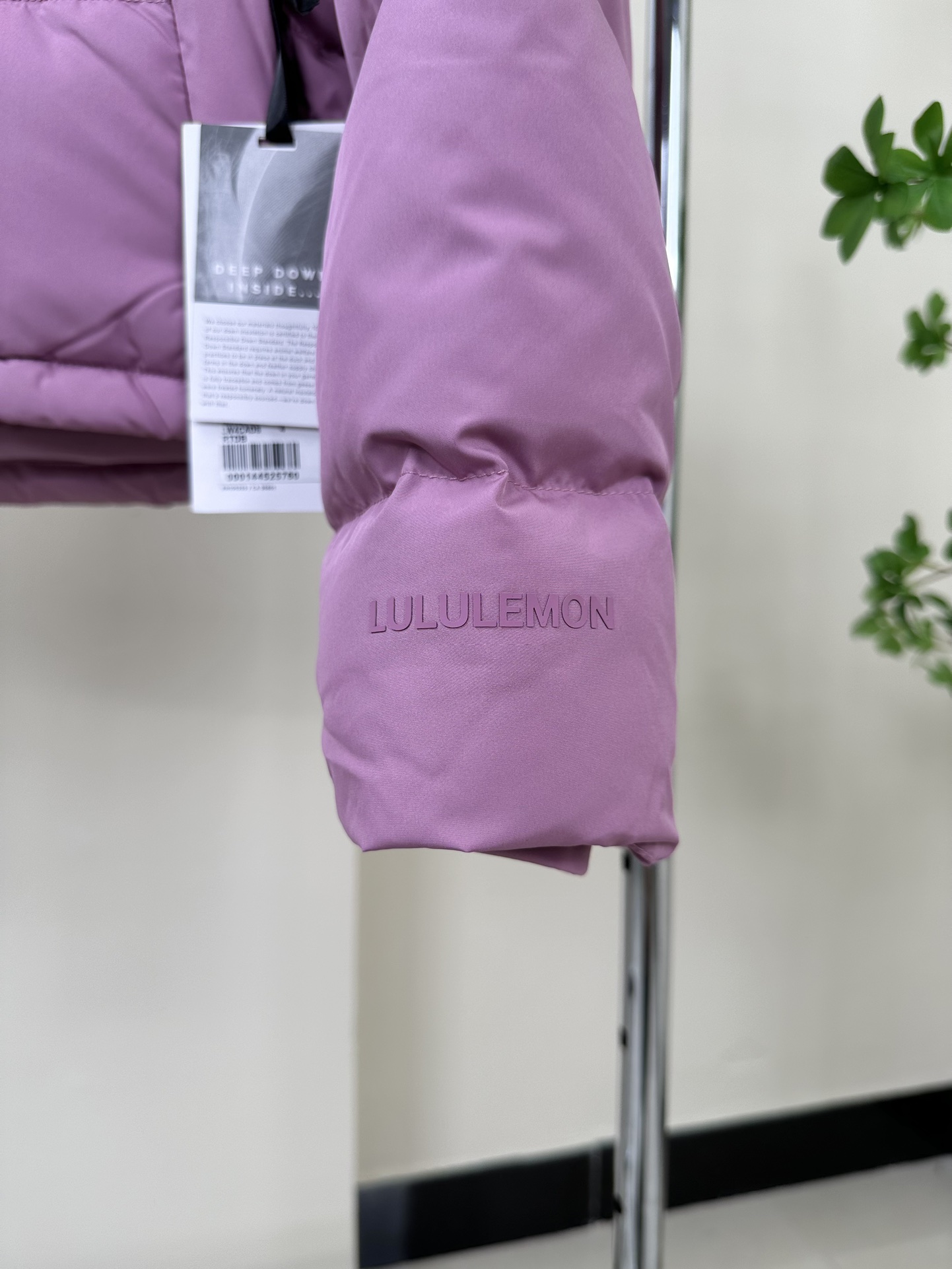 💰500【顶级版本】
𝐋𝐮𝐥𝐮𝐥𝐞𝐦𝐨𝐧 𝐖𝐮𝐧𝐝𝐞𝐫 𝐏𝐮𝐟𝐟 四格羽绒服

颜色：黑色 象牙白 亚麻 丝绒粉

尺码 4码 6码 8码 10码

好东西不需要文案！


