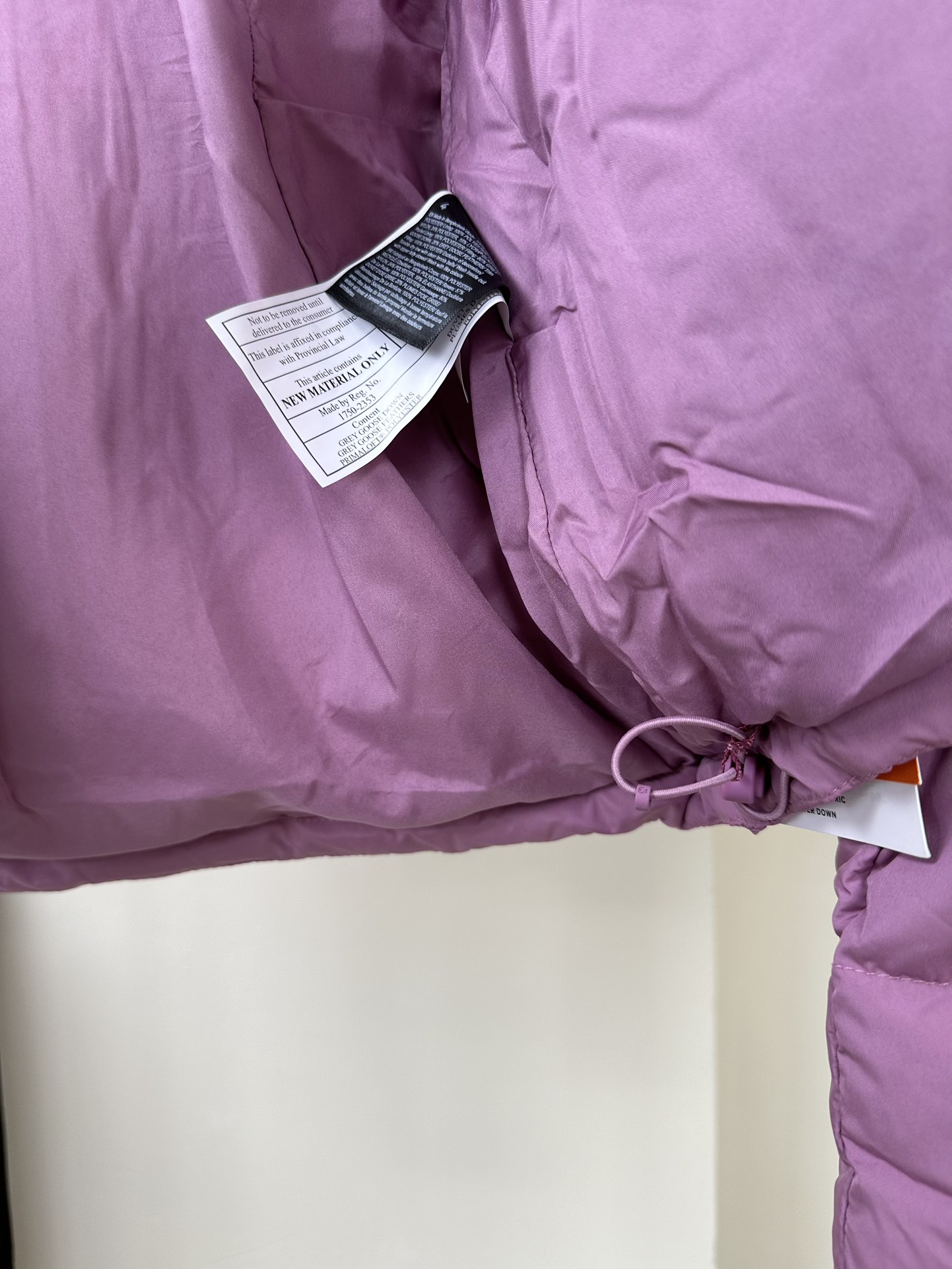 💰500【顶级版本】
𝐋𝐮𝐥𝐮𝐥𝐞𝐦𝐨𝐧 𝐖𝐮𝐧𝐝𝐞𝐫 𝐏𝐮𝐟𝐟 四格羽绒服

颜色：黑色 象牙白 亚麻 丝绒粉

尺码 4码 6码 8码 10码

好东西不需要文案！


