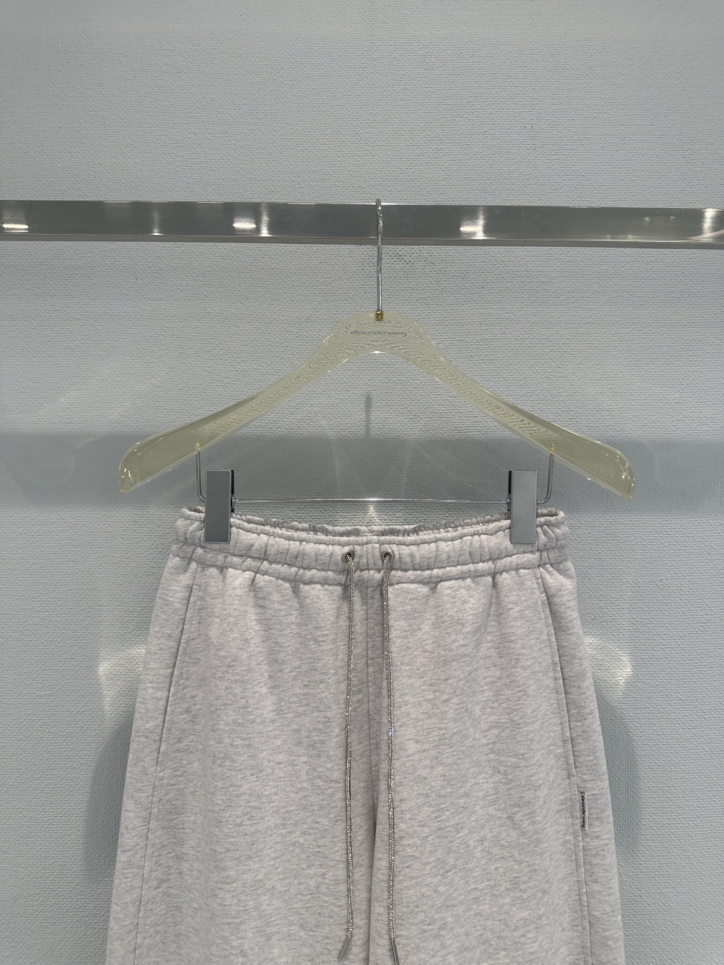 מכנסי טרנינג רחבים לנשים Alexander Wang עם שרוך מנצנץ - נוחות וסטייל 5 i1757747268144 9061 0 3