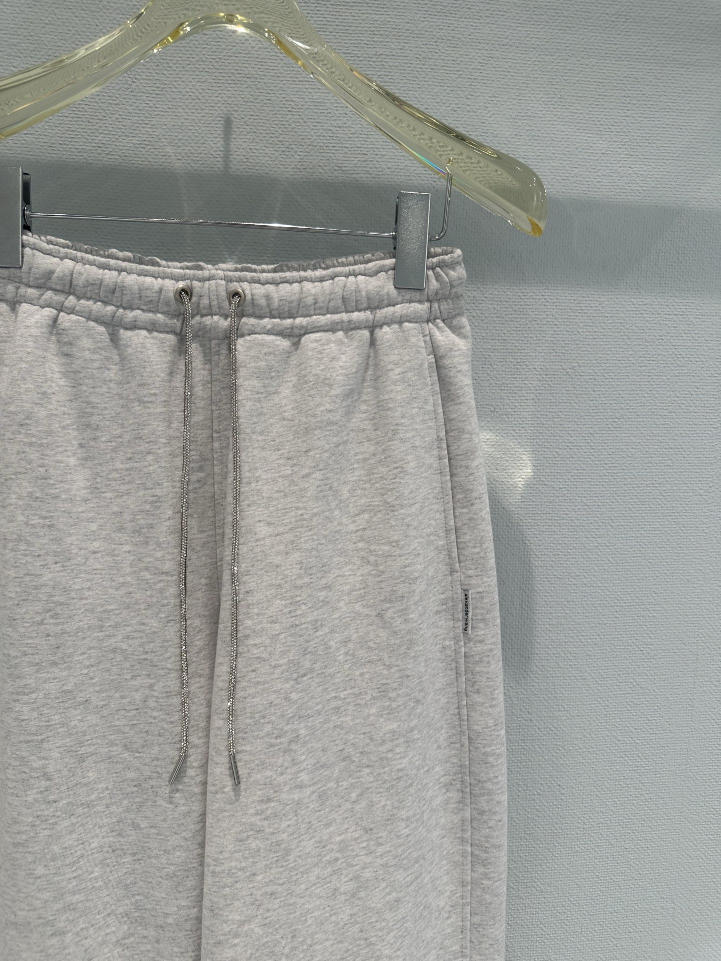 מכנסי טרנינג רחבים לנשים Alexander Wang עם שרוך מנצנץ - נוחות וסטייל 7 i1757747269588 993 0 5