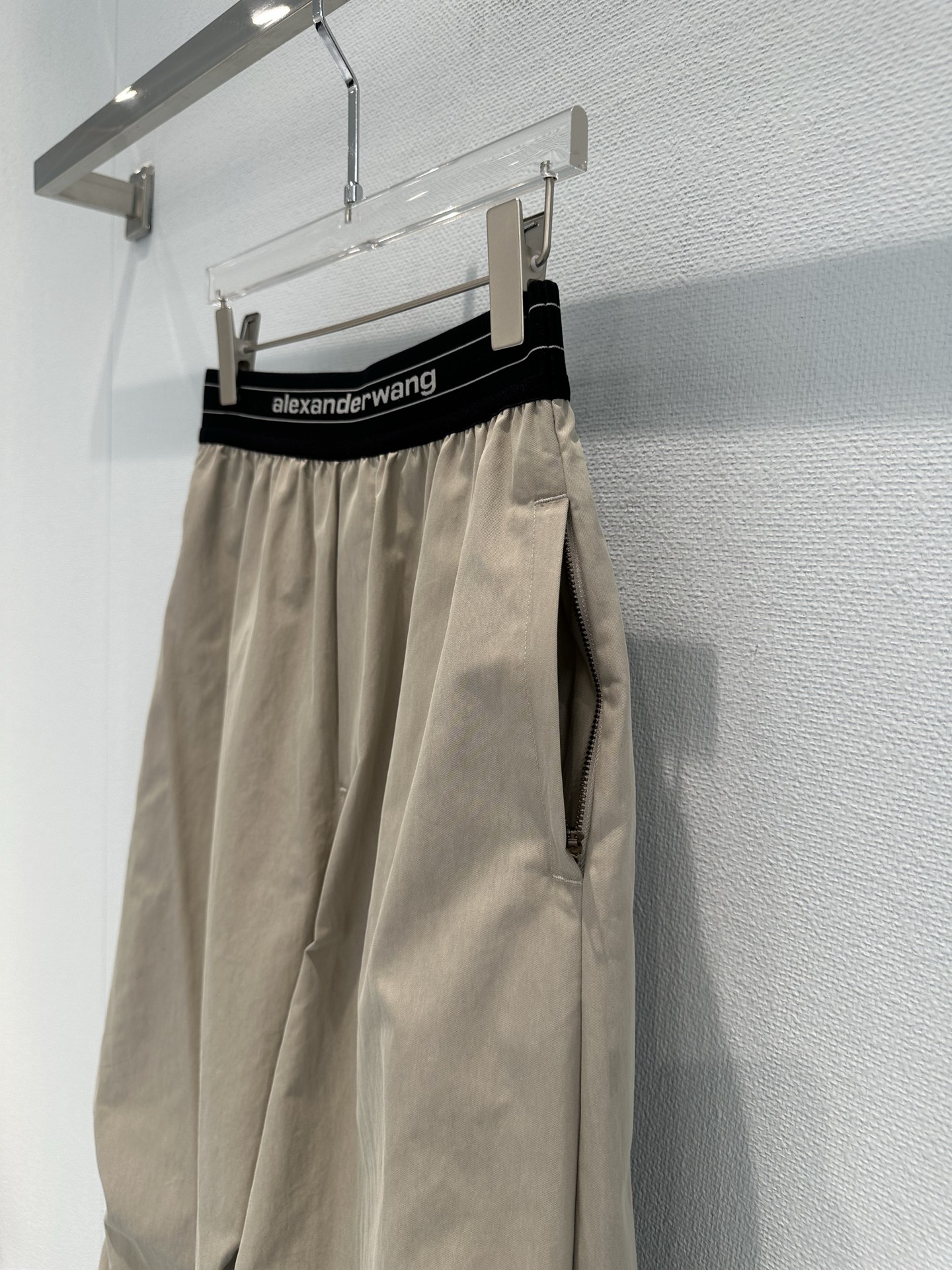 Alexander Wang Women's Logo Waistband Casual Work Pants - Stylish and Comfortable 8 i1757840180441 924 0 7