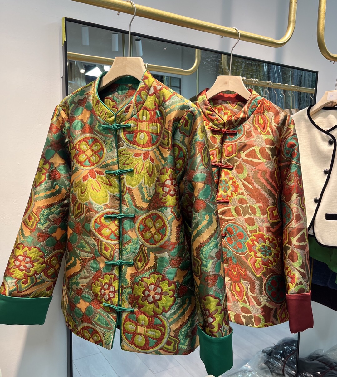 High-end Female Outfit with Dustproof Bag and Cotton Suit for Warmth - 图片 1