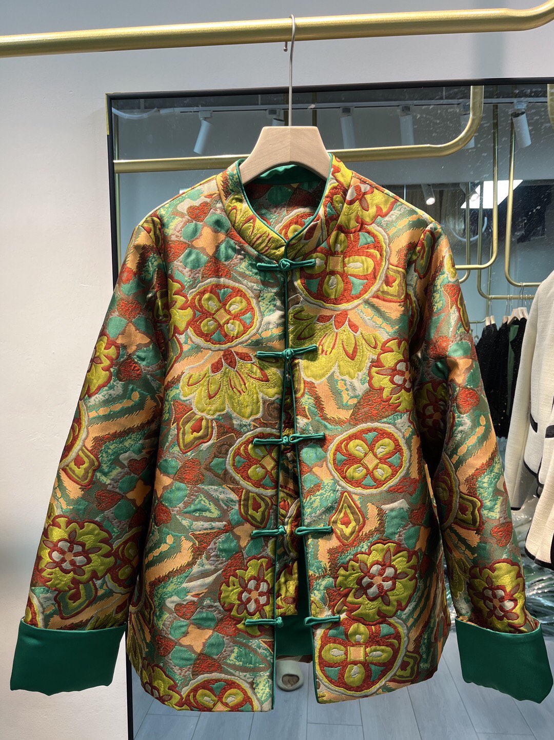 High-end Female Outfit with Dustproof Bag and Cotton Suit for Warmth - 图片 2