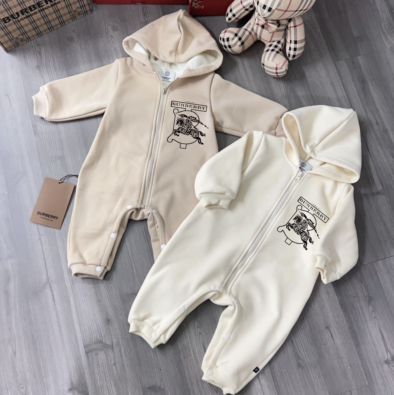Velvet BBR Co-ordinated Clothing with Cash Logo Design (Cash 59-90) - 图片 1