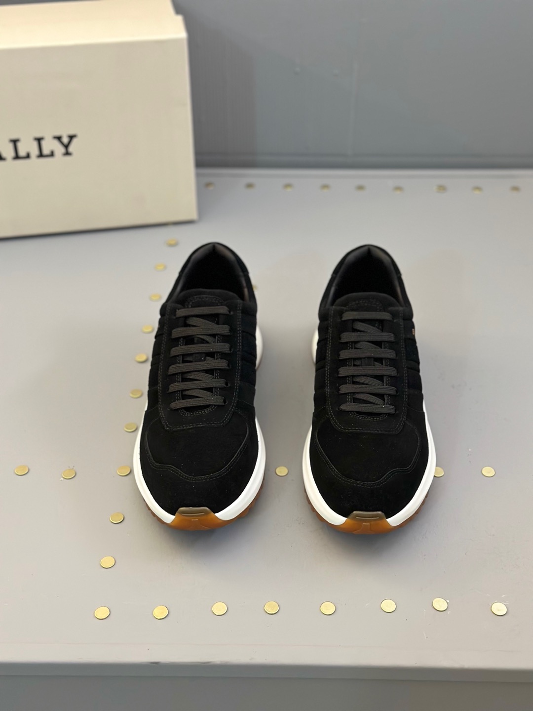 NO:270840,Ball*Bali classic casual sports men's shoes | Domestic raw materials | Soft fabric Napa cowhide, folding and comfortable to go through | Shoe body Barley stripe model | EVA TPU rubber combination sole | Anti-slip and wear-resistant | Super comfortable on the feet Size39-44 (customized for 38.45.46),,bally,cowhide19860909Ball*巴利经典款休闲运动男鞋｜莞产原材料猛货｜面料柔软纳帕牛皮,耐折越穿越舒适｜鞋身巴利条纹档模型｜EVA TPU 橡胶组合大底｜防滑耐磨｜上脚超级舒服 Size39-44（38.45.46定做）,,bally,cowhide,Men's shoes