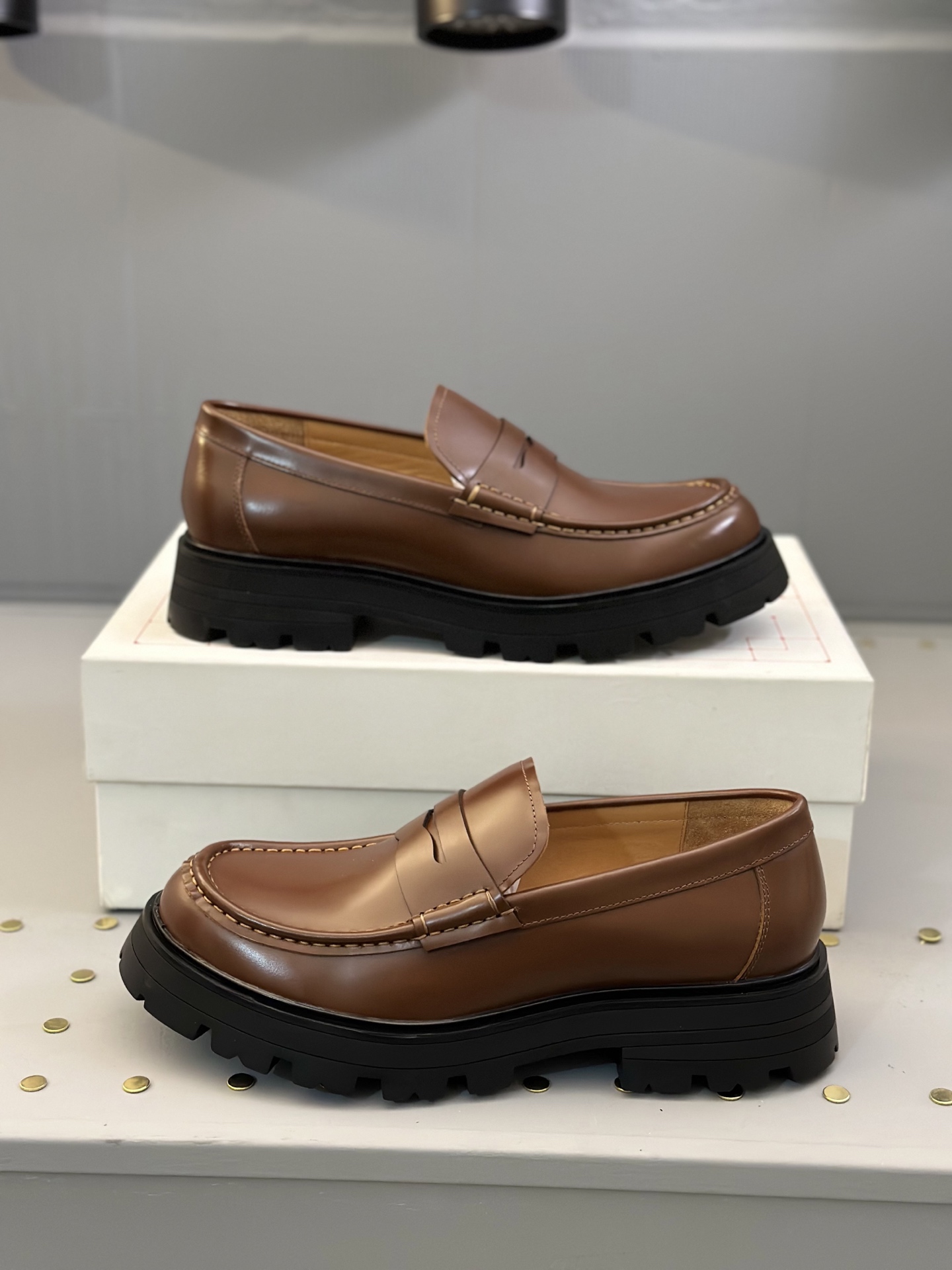 - Nuevo - MQ McQueen 2025 nuevos zapatos derby de cuero para hombre, compró la réplica exacta origin
