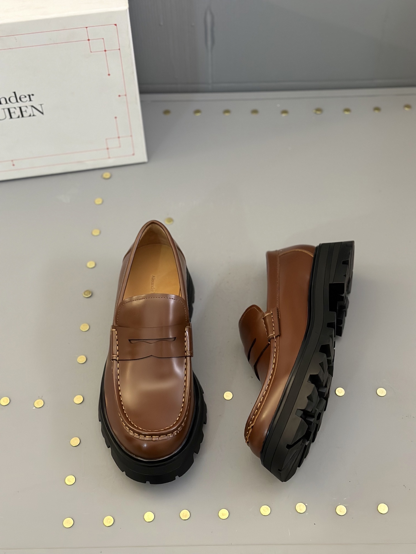 - Nuevo - MQ McQueen 2025 nuevos zapatos derby de cuero para hombre, compró la réplica exacta origin