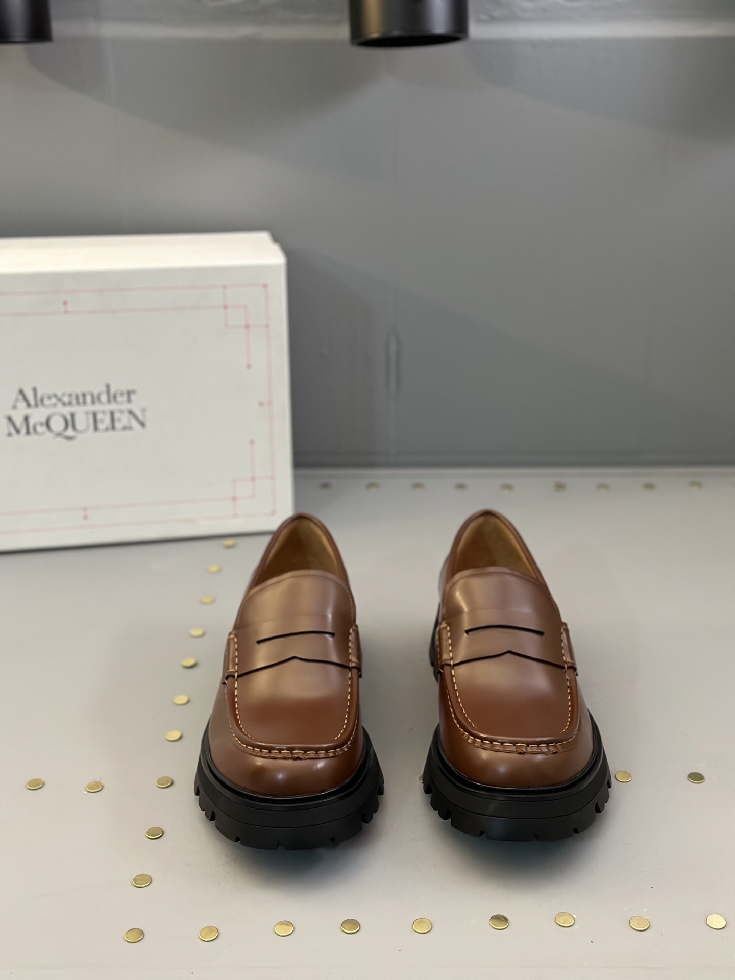 - Nuevo - MQ McQueen 2025 nuevos zapatos derby de cuero para hombre, compró la réplica exacta origin