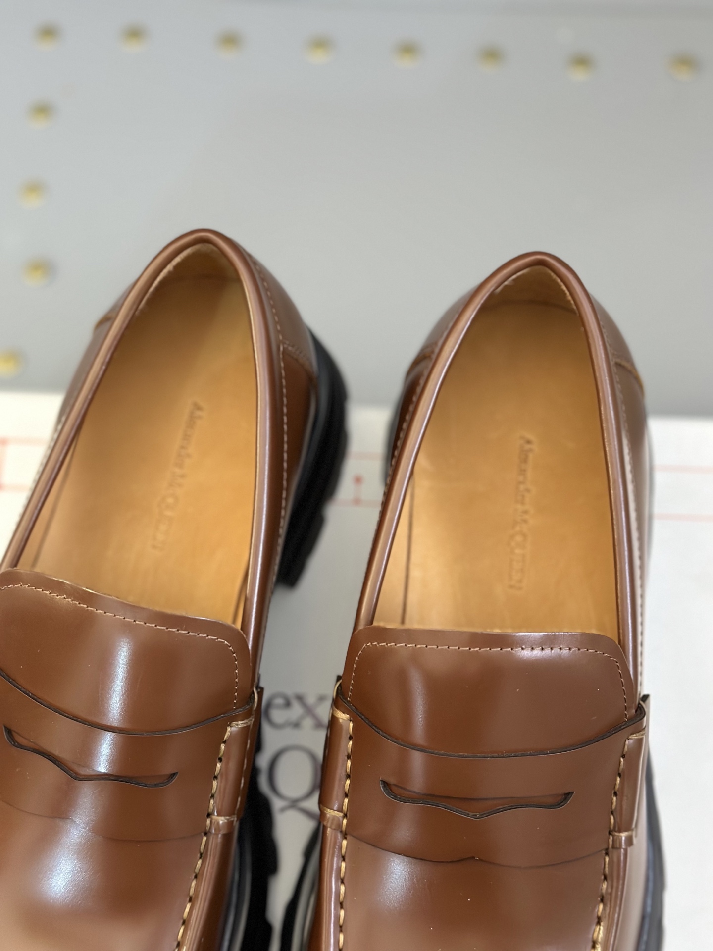 - Nuevo - MQ McQueen 2025 nuevos zapatos derby de cuero para hombre, compró la réplica exacta origin