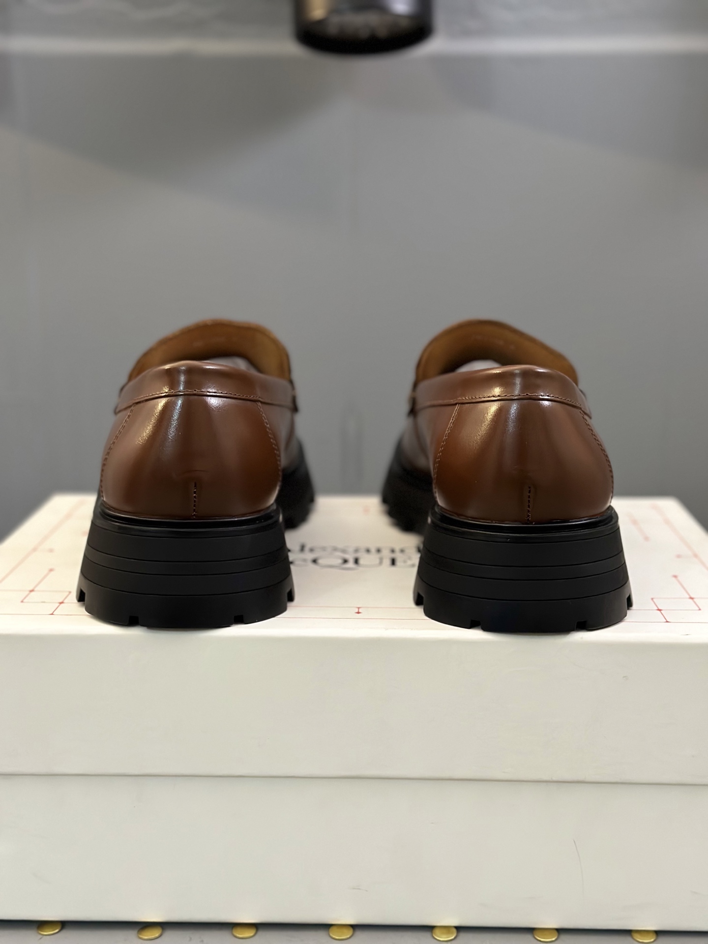 - Nuevo - MQ McQueen 2025 nuevos zapatos derby de cuero para hombre, compró la réplica exacta origin