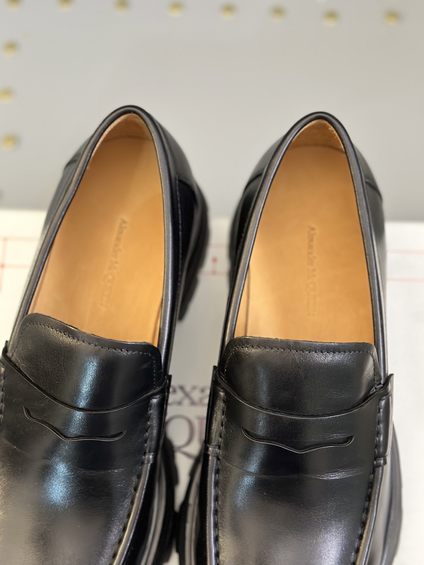 - Nuevo - MQ McQueen 2025 nuevos zapatos derby de cuero para hombre, compró la réplica exacta origin