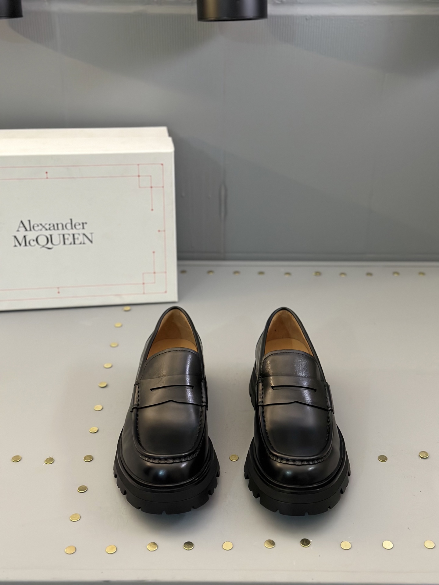 - Nuevo - MQ McQueen 2025 nuevos zapatos derby de cuero para hombre, compró la réplica exacta origin