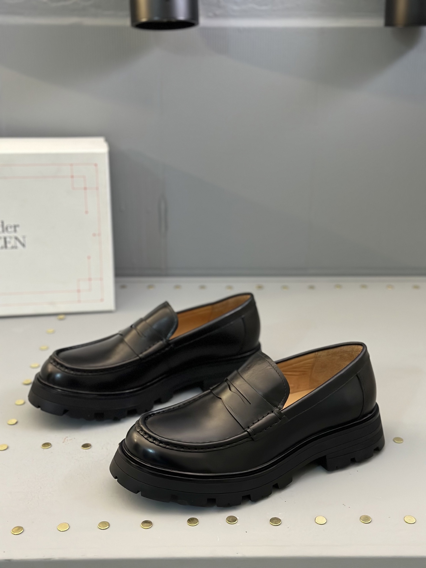 - Nuevo - MQ McQueen 2025 nuevos zapatos derby de cuero para hombre, compró la réplica exacta origin