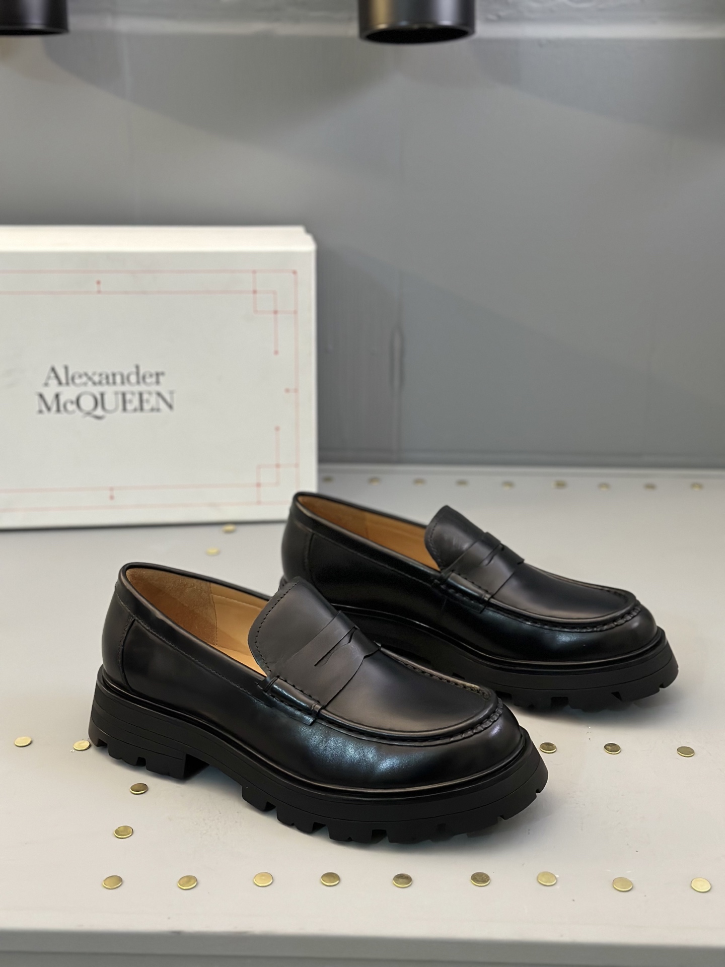 - Nuevo - MQ McQueen 2025 nuevos zapatos derby de cuero para hombre, compró la réplica exacta origin