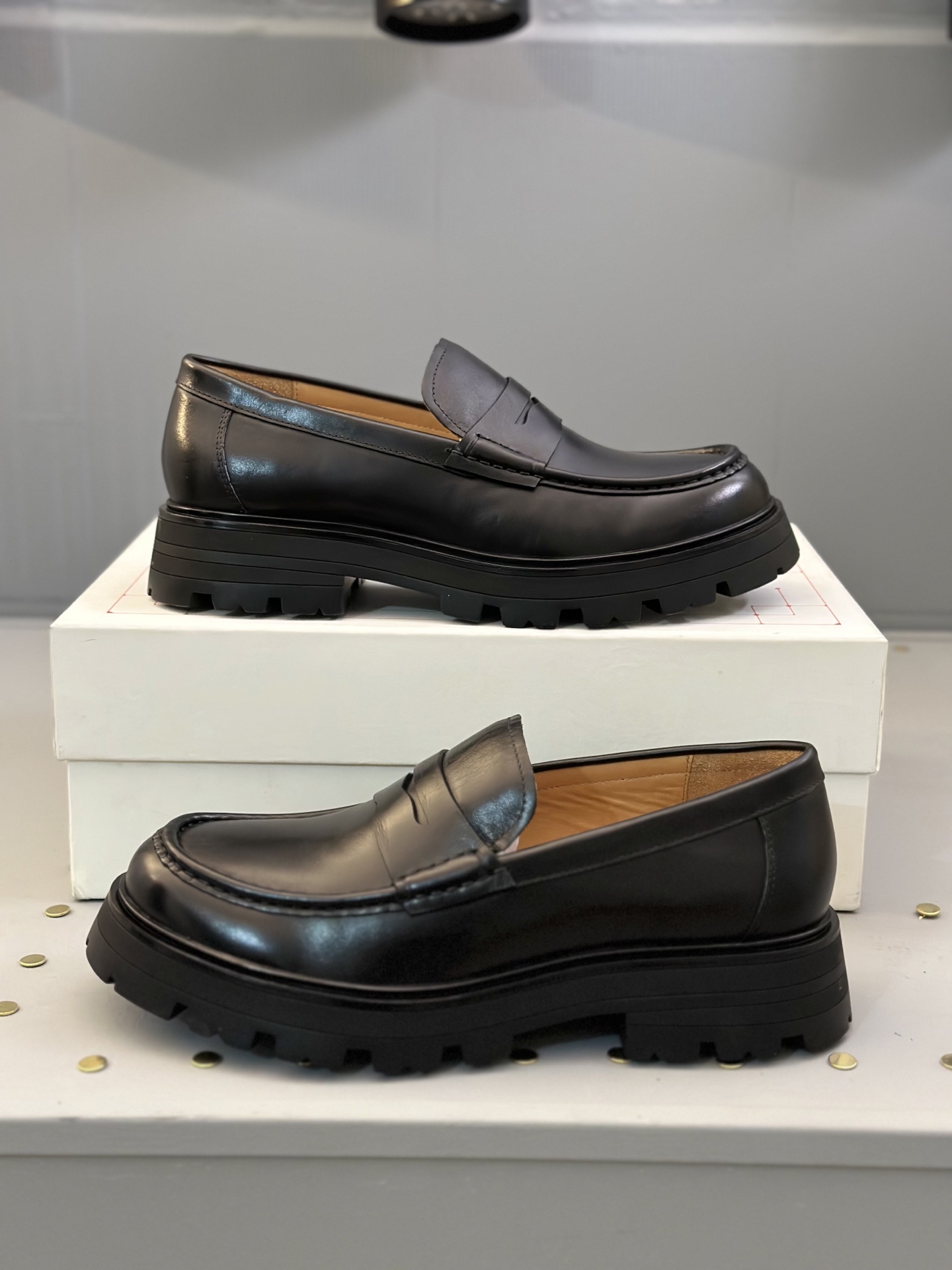 - Nuevo - MQ McQueen 2025 nuevos zapatos derby de cuero para hombre, compró la réplica exacta origin