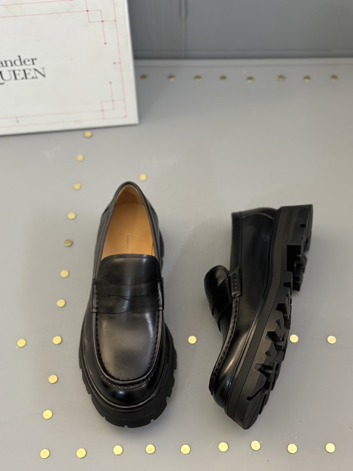 - Nuevo - MQ McQueen 2025 nuevos zapatos derby de cuero para hombre, compró la réplica exacta origin