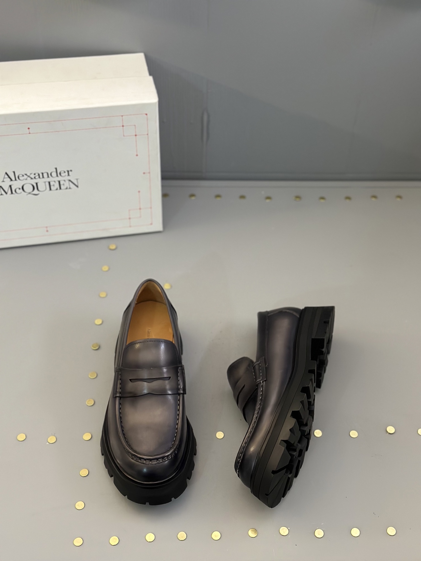 - Nuevo - MQ McQueen 2025 nuevos zapatos derby de cuero para hombre, compró la réplica exacta origin