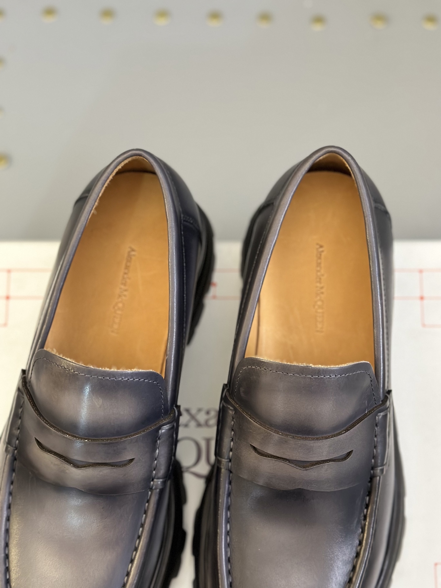 - Nuevo - MQ McQueen 2025 nuevos zapatos derby de cuero para hombre, compró la réplica exacta origin