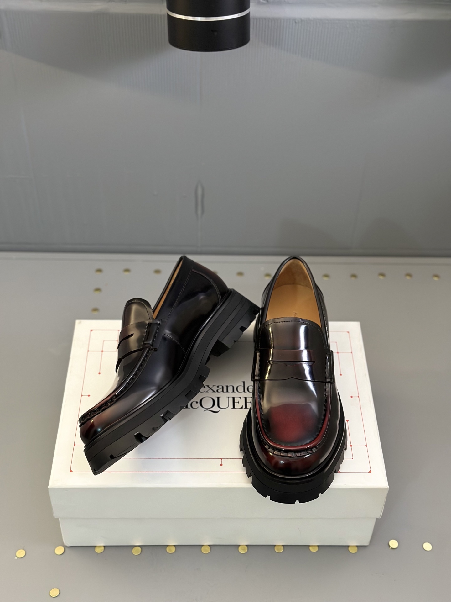 - Nuevo - MQ McQueen 2025 nuevos zapatos derby de cuero para hombre, compró la réplica exacta origin