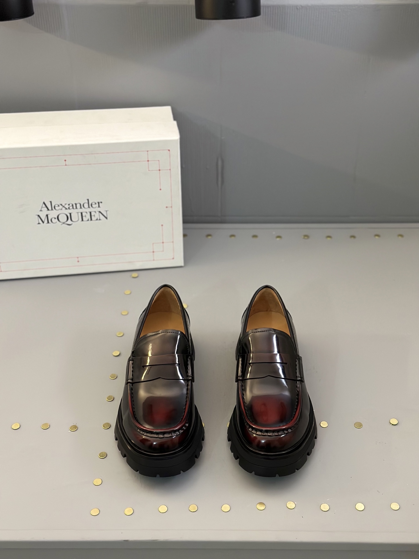 - Nuevo - MQ McQueen 2025 nuevos zapatos derby de cuero para hombre, compró la réplica exacta origin
