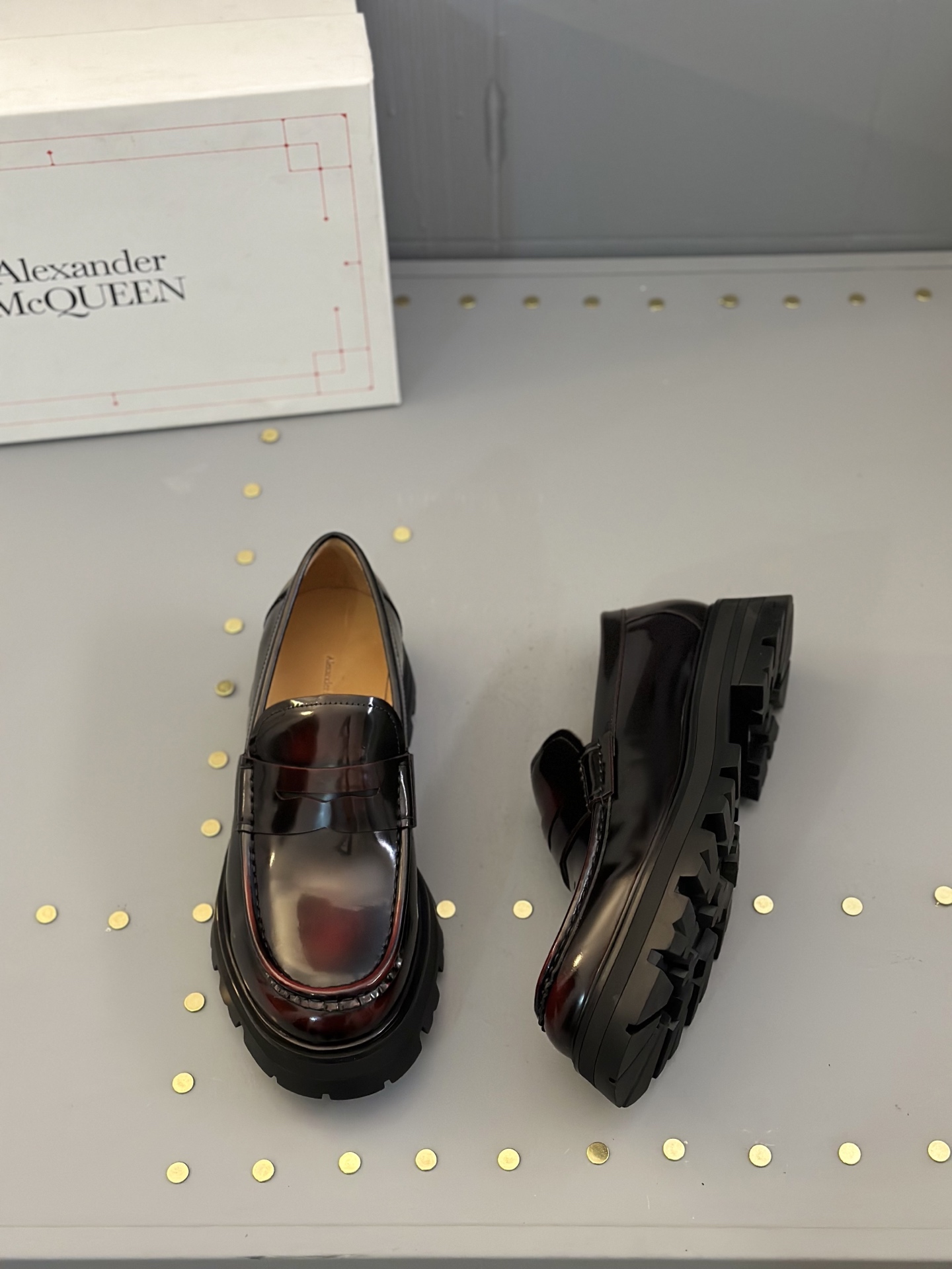 - Nuevo - MQ McQueen 2025 nuevos zapatos derby de cuero para hombre, compró la réplica exacta origin