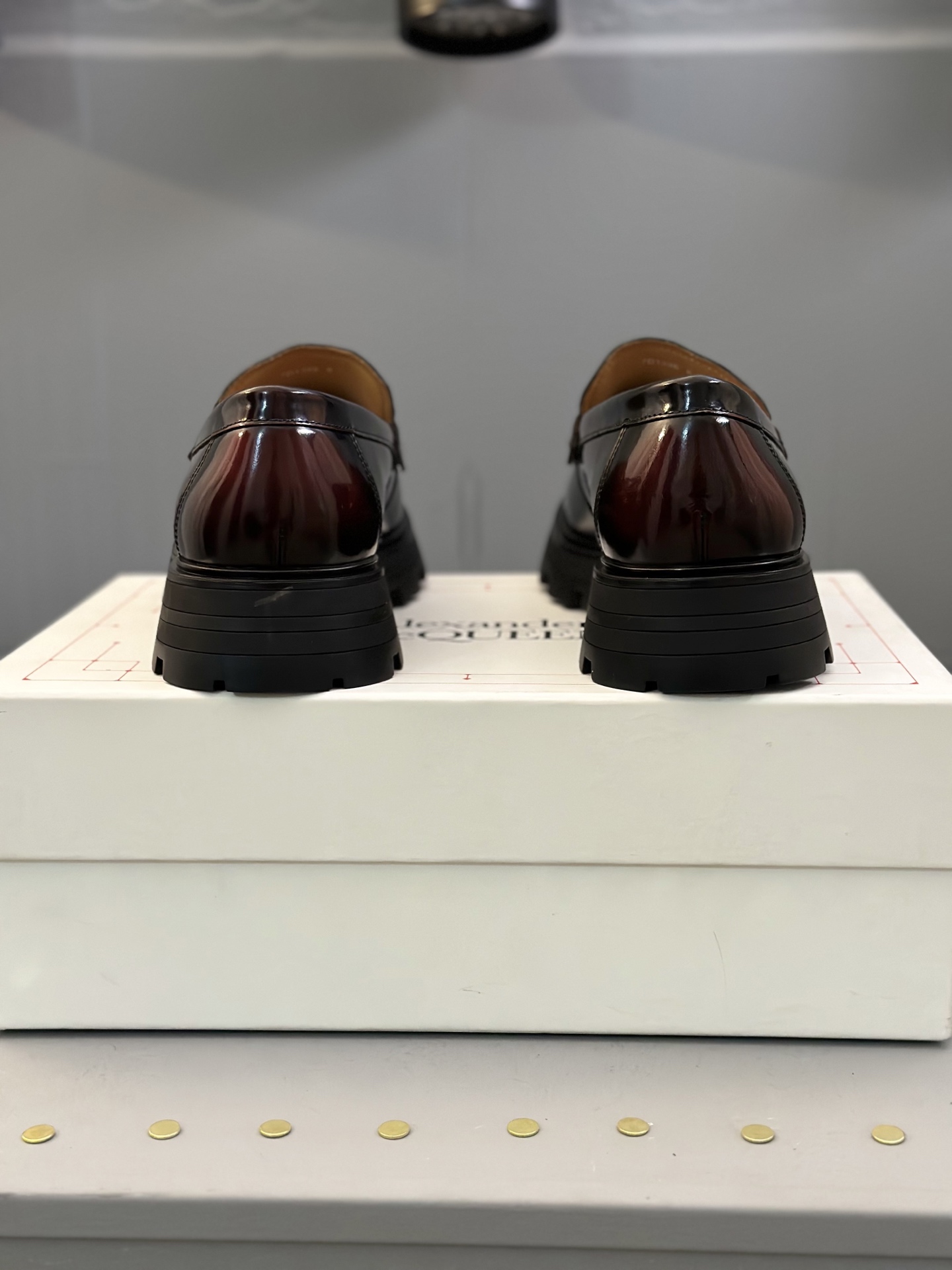- Nuevo - MQ McQueen 2025 nuevos zapatos derby de cuero para hombre, compró la réplica exacta origin