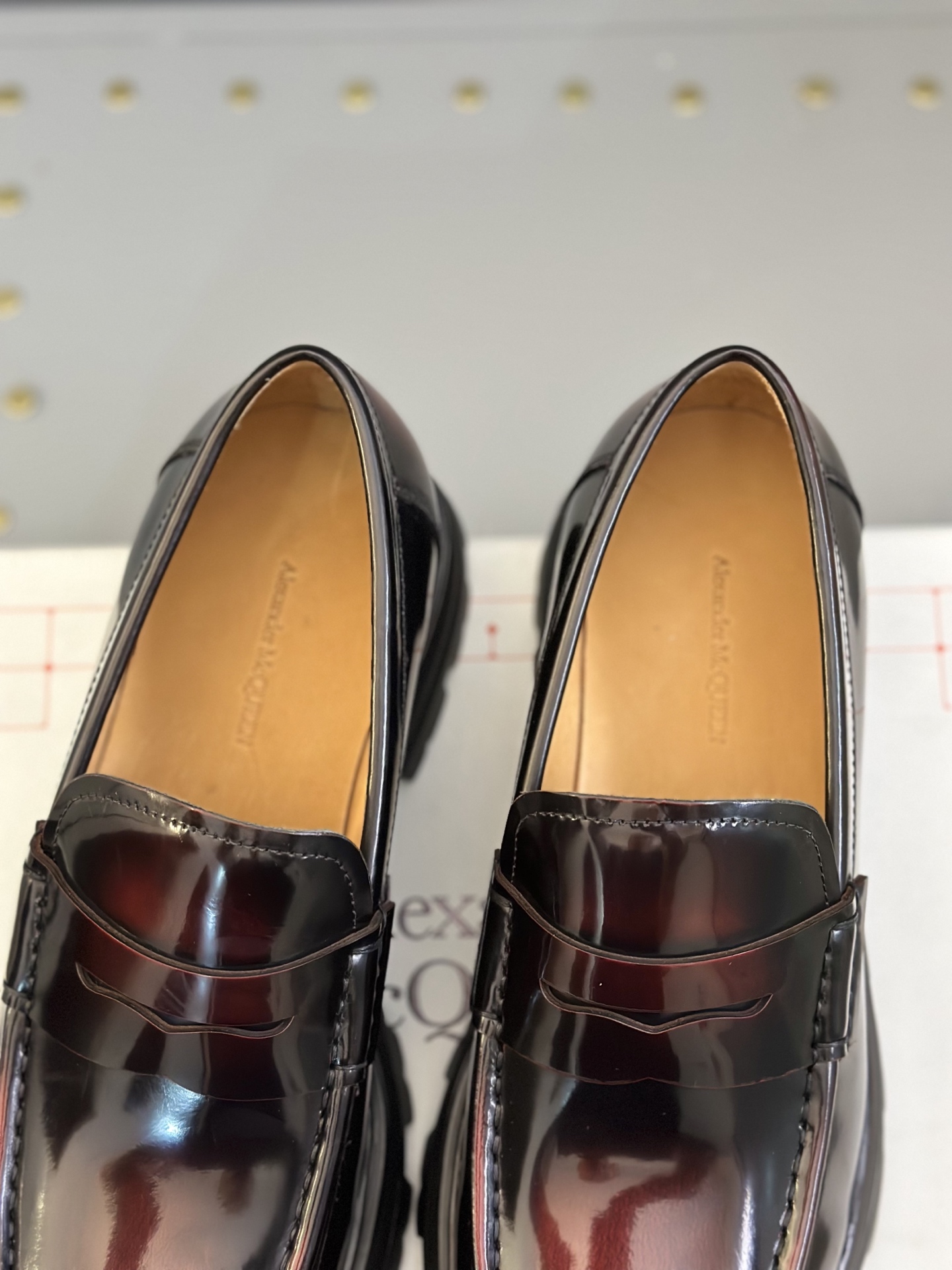 - Nuevo - MQ McQueen 2025 nuevos zapatos derby de cuero para hombre, compró la réplica exacta origin