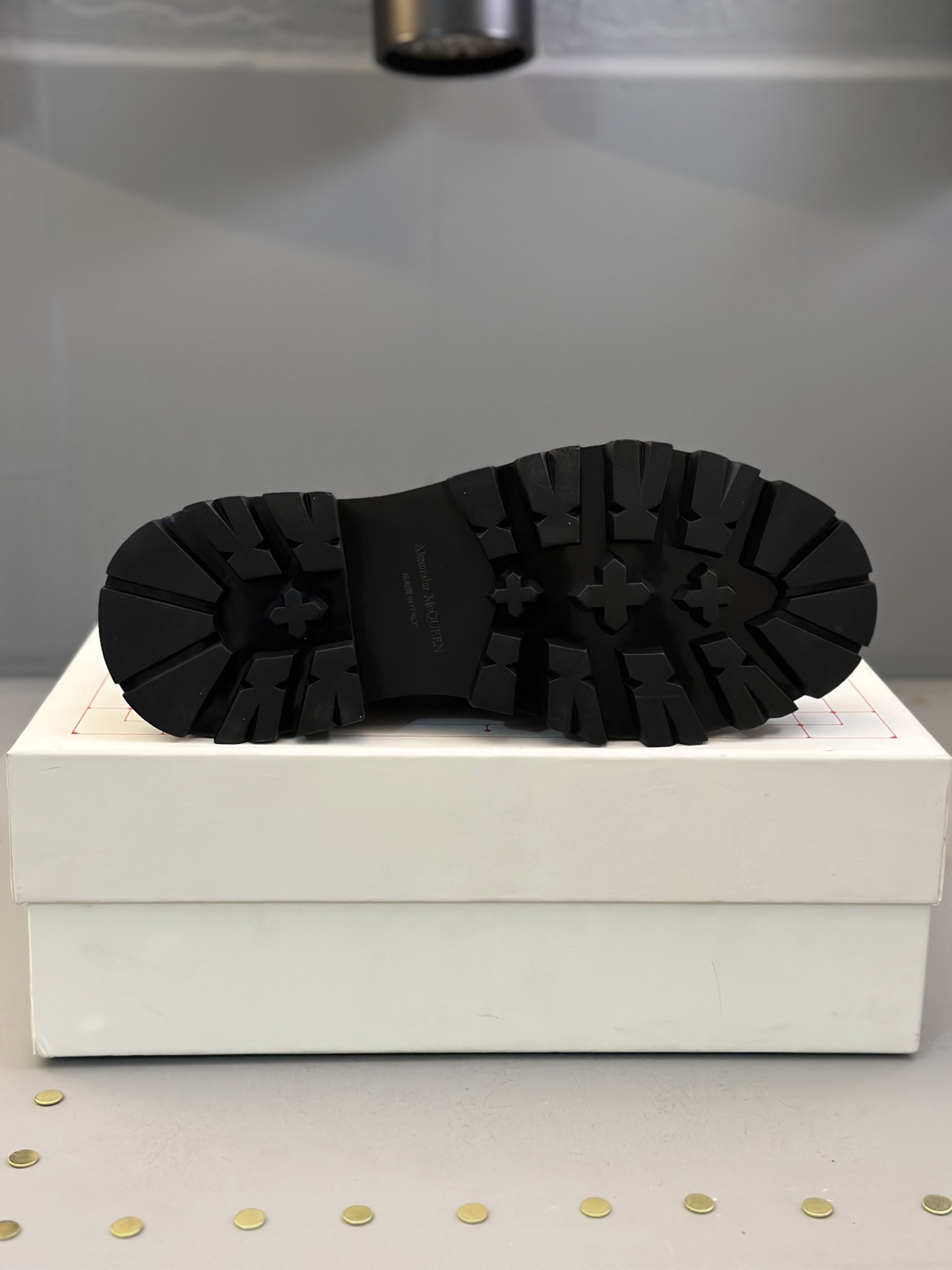 - Nuevo - MQ McQueen 2025 nuevos zapatos derby de cuero para hombre, compró la réplica exacta origin